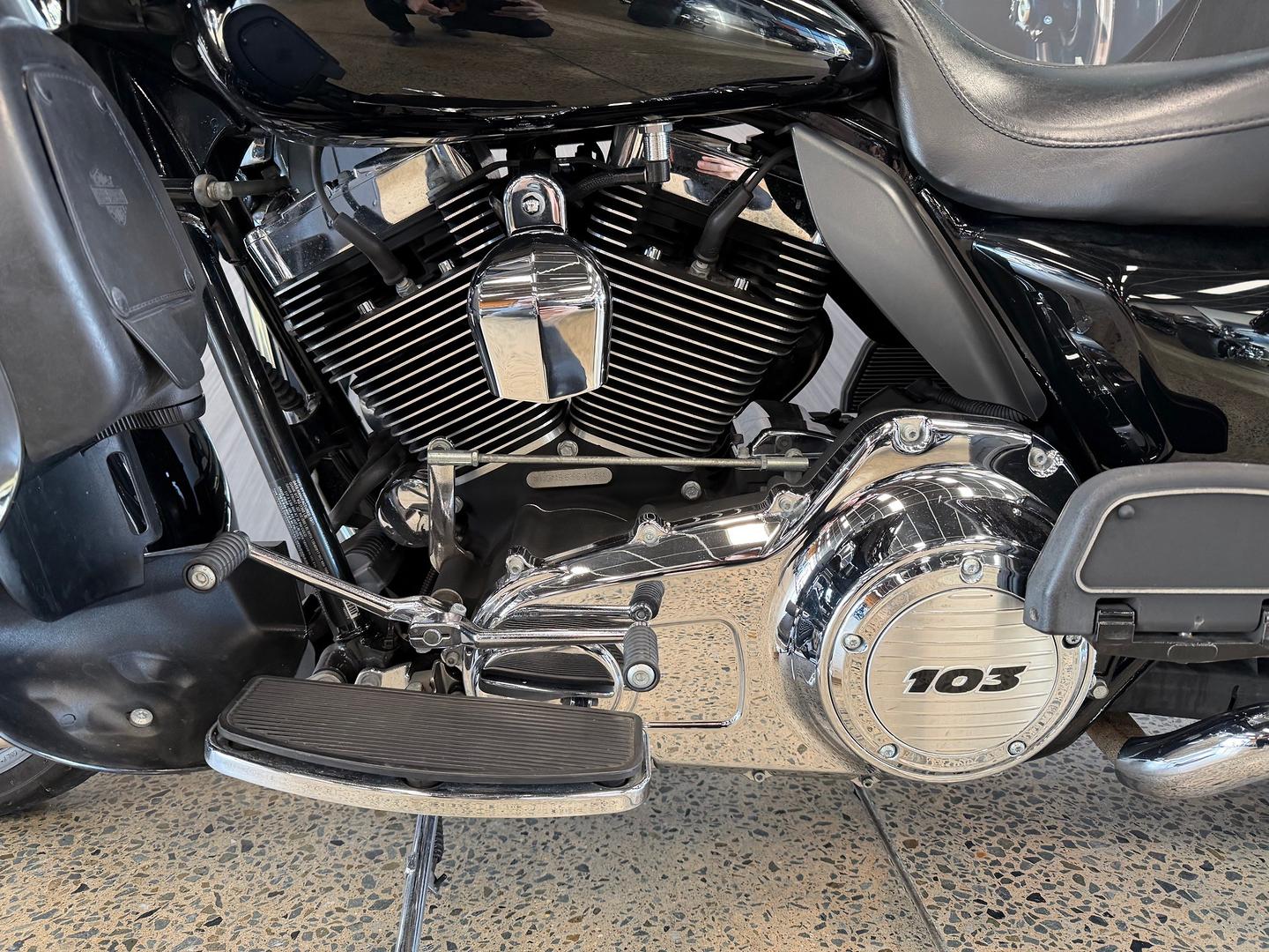 2011 HARLEY-DAVIDSON FLTRU ROAD GLIDE ULTRA CRUISER