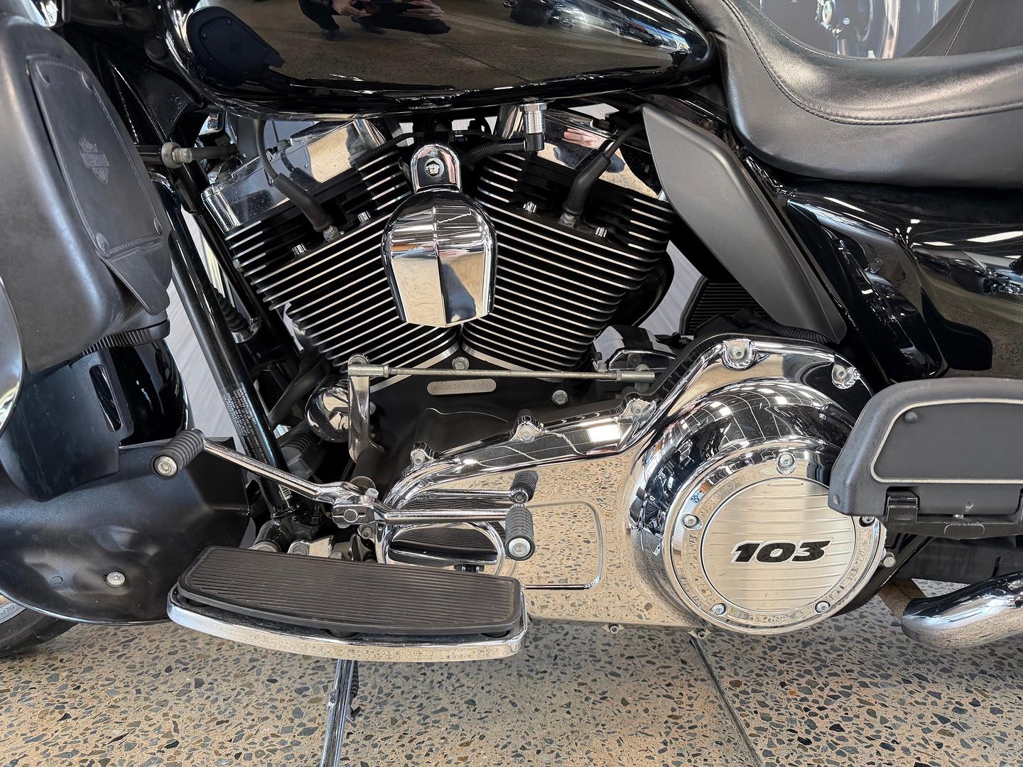 2011 HARLEY-DAVIDSON FLTRU ROAD GLIDE ULTRA CRUISER