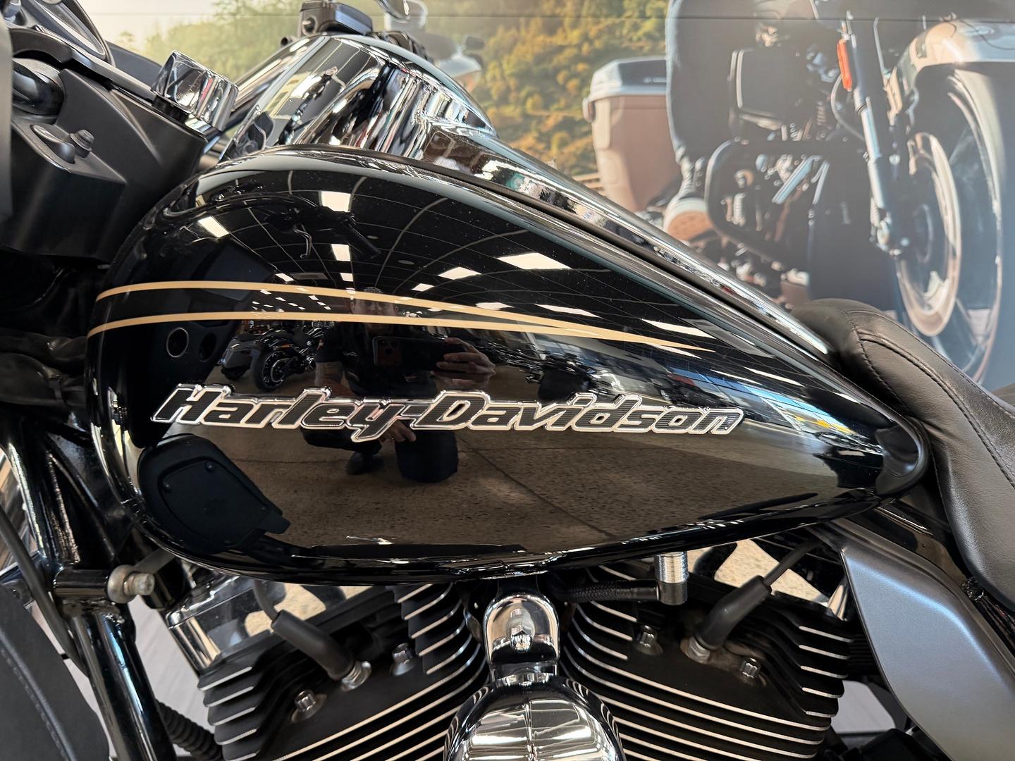 2011 HARLEY-DAVIDSON FLTRU ROAD GLIDE ULTRA CRUISER