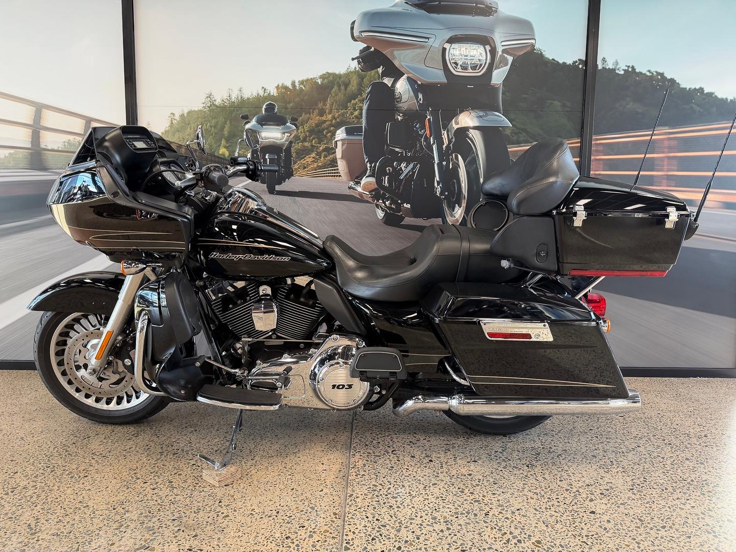 2011 HARLEY-DAVIDSON FLTRU ROAD GLIDE ULTRA CRUISER