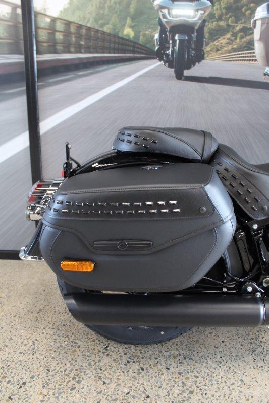 2026 HARLEY-DAVIDSON FLHC HERITAGE CLASSIC (117) CRUISER