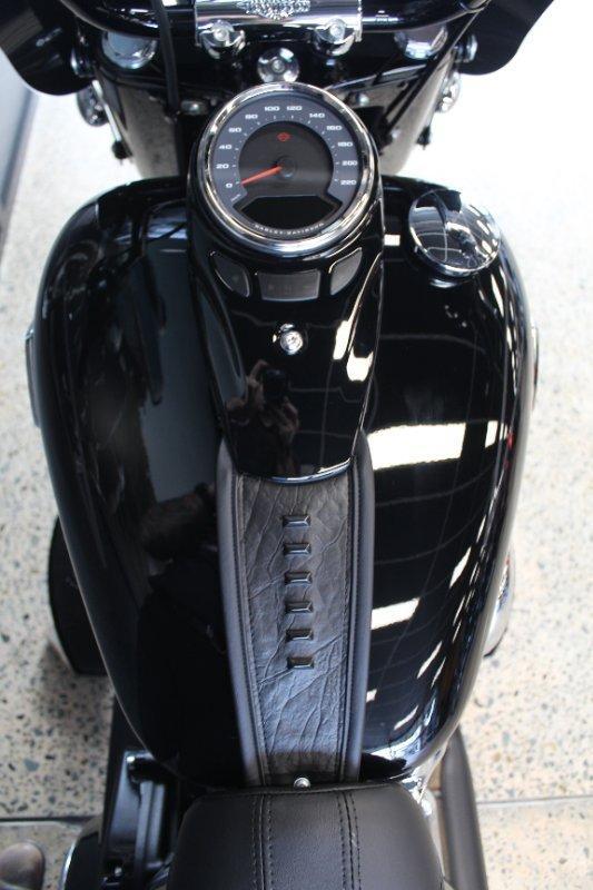2026 HARLEY-DAVIDSON FLHC HERITAGE CLASSIC (117) CRUISER