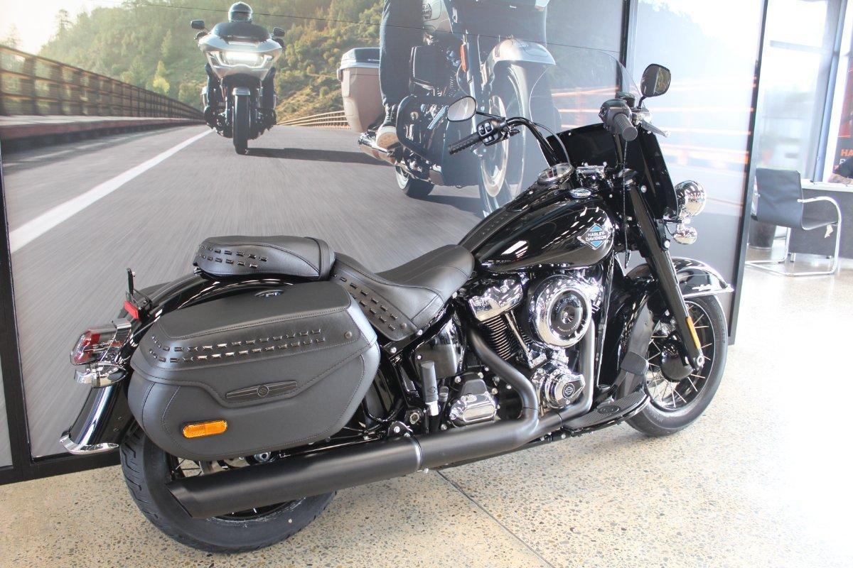 2026 HARLEY-DAVIDSON FLHC HERITAGE CLASSIC (117) CRUISER