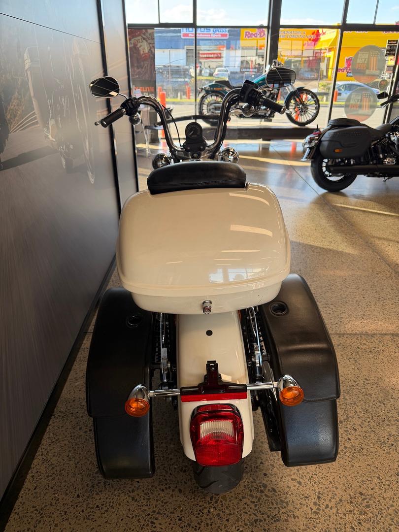 2011 HARLEY-DAVIDSON XL883L SUPER LOW CRUISER