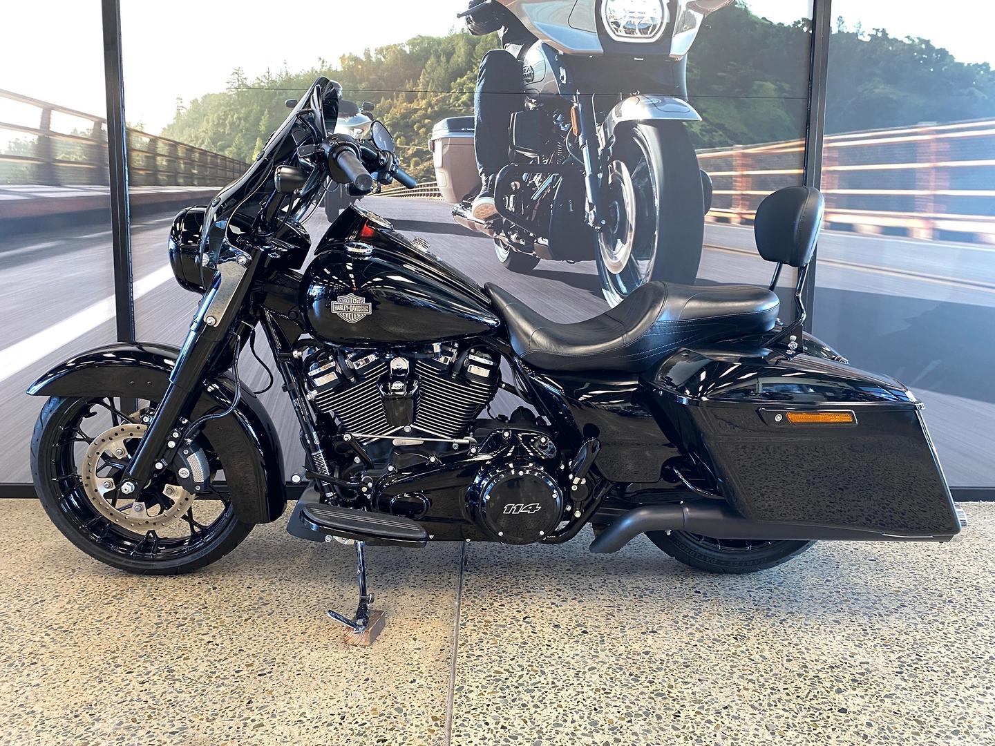 2023 HARLEY-DAVIDSON FLHRXS ROAD KING SPECIAL CRUISER
