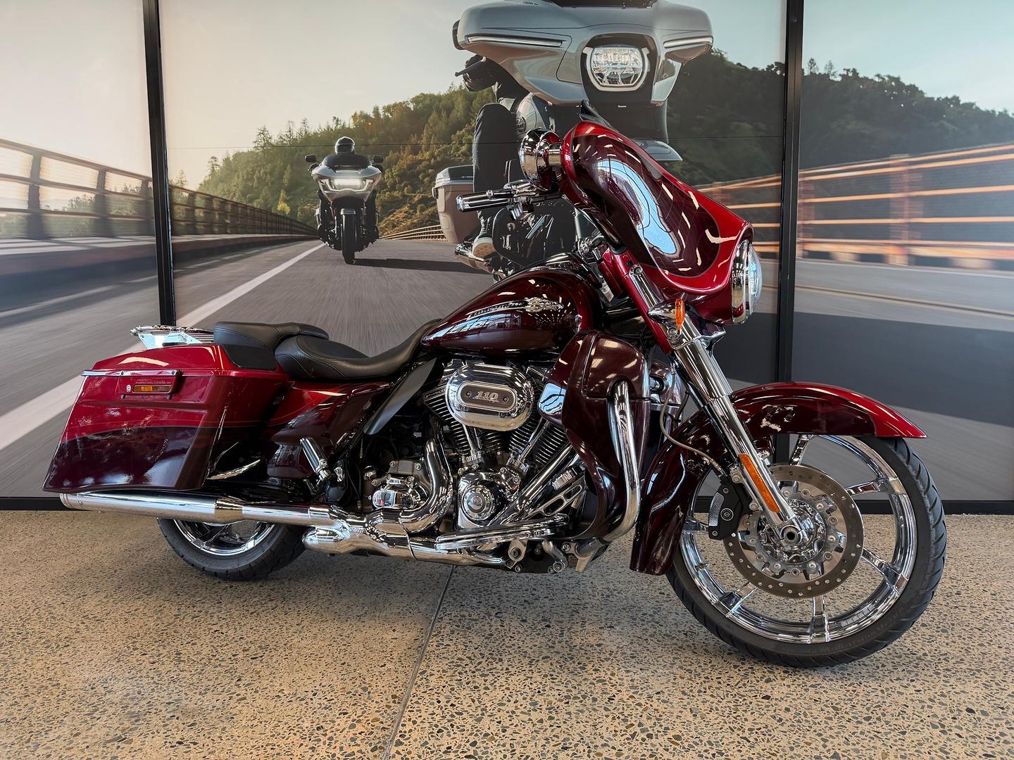2012 HARLEY-DAVIDSON CVO STREET GLIDE CRUISER