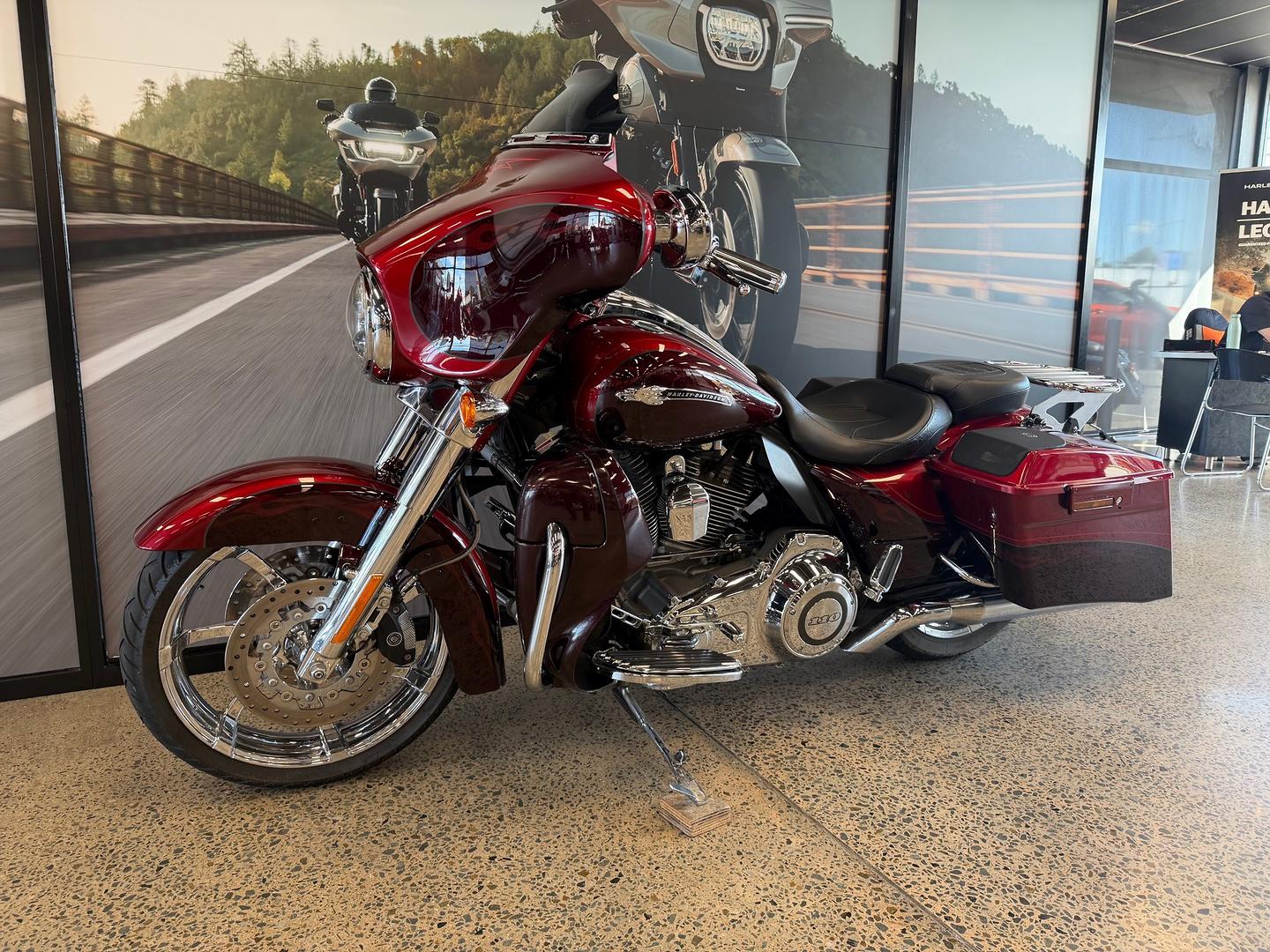 2012 HARLEY-DAVIDSON CVO STREET GLIDE CRUISER