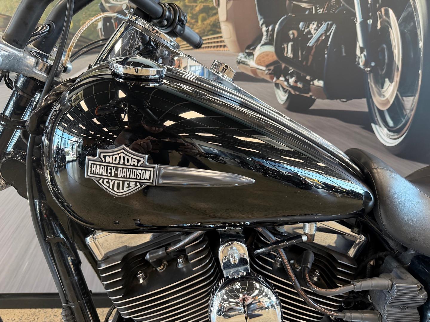 2010 HARLEY-DAVIDSON FXDWG WIDE GLIDE CRUISER