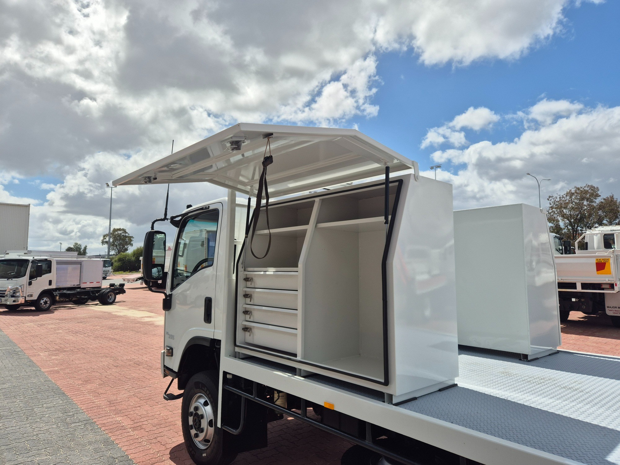 2016 ISUZU NPS N MY15 75/45-155 (4x4) 5 SP MANUAL C/CHAS AND TOOLBOXES