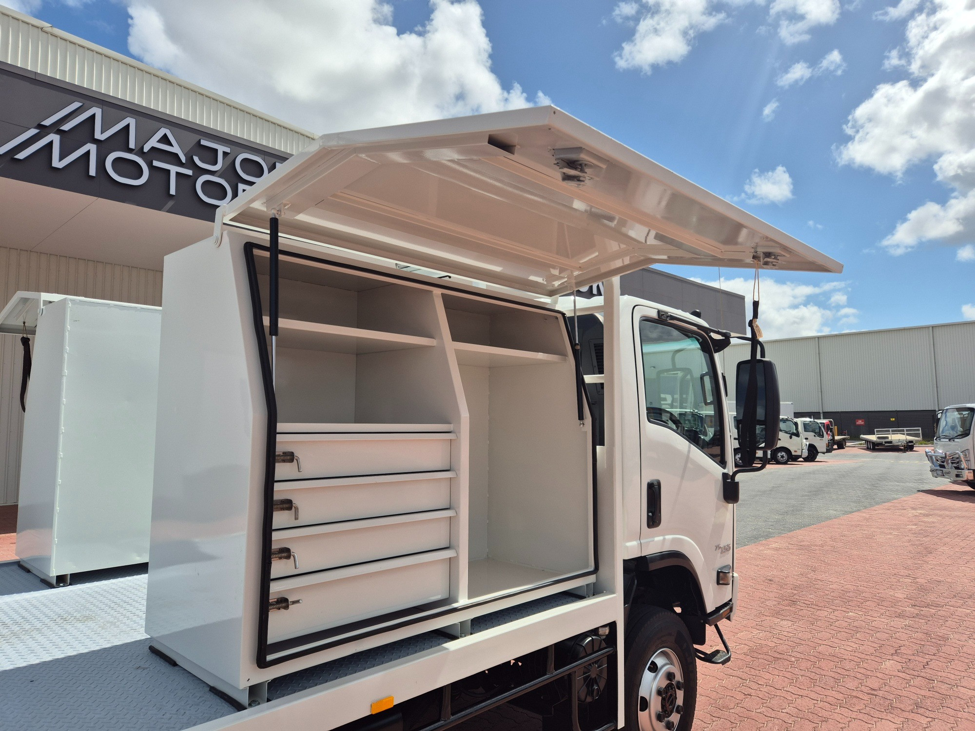 2016 ISUZU NPS N MY15 75/45-155 (4x4) 5 SP MANUAL C/CHAS AND TOOLBOXES