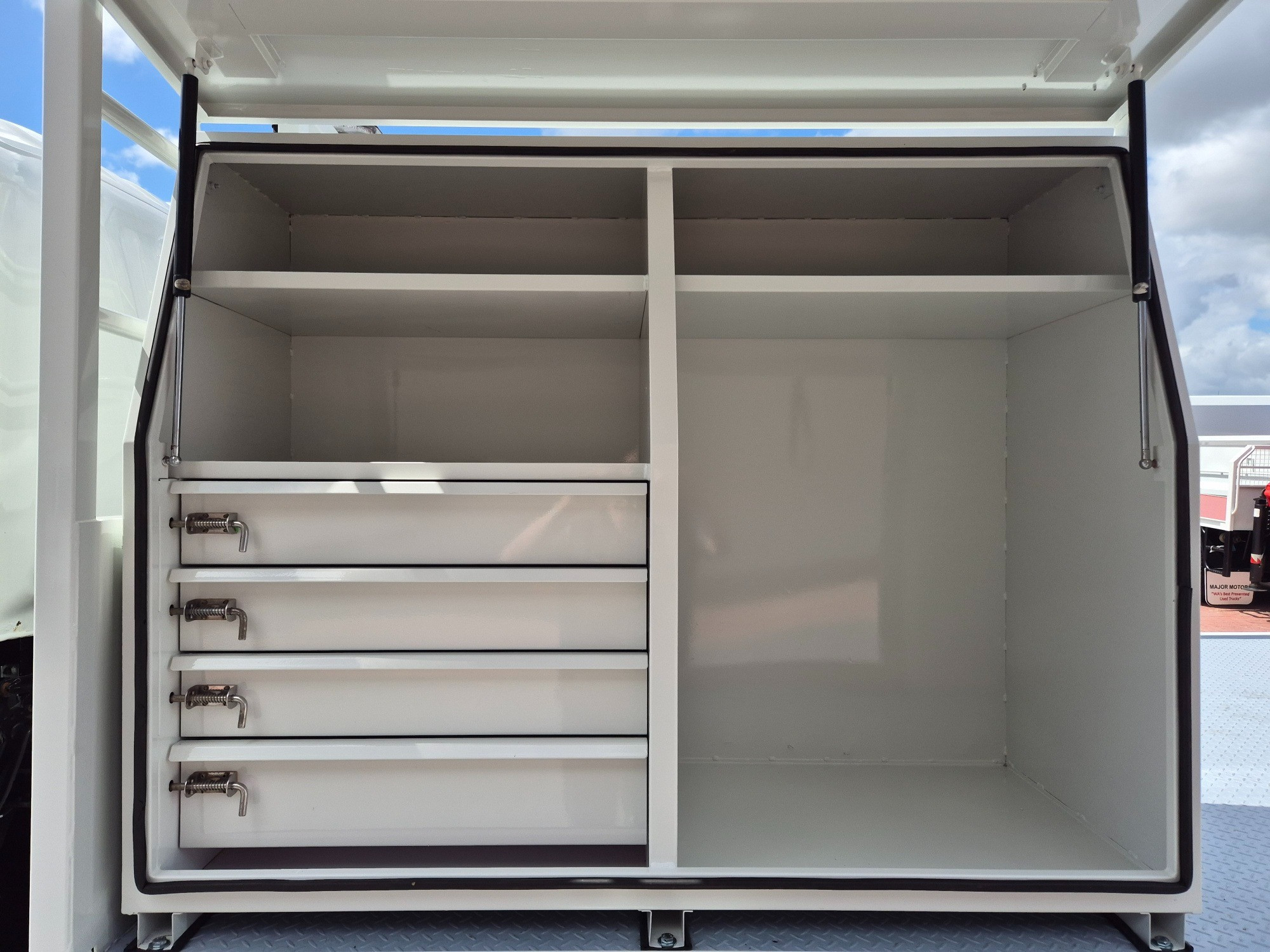 2016 ISUZU NPS N MY15 75/45-155 (4x4) 5 SP MANUAL C/CHAS AND TOOLBOXES