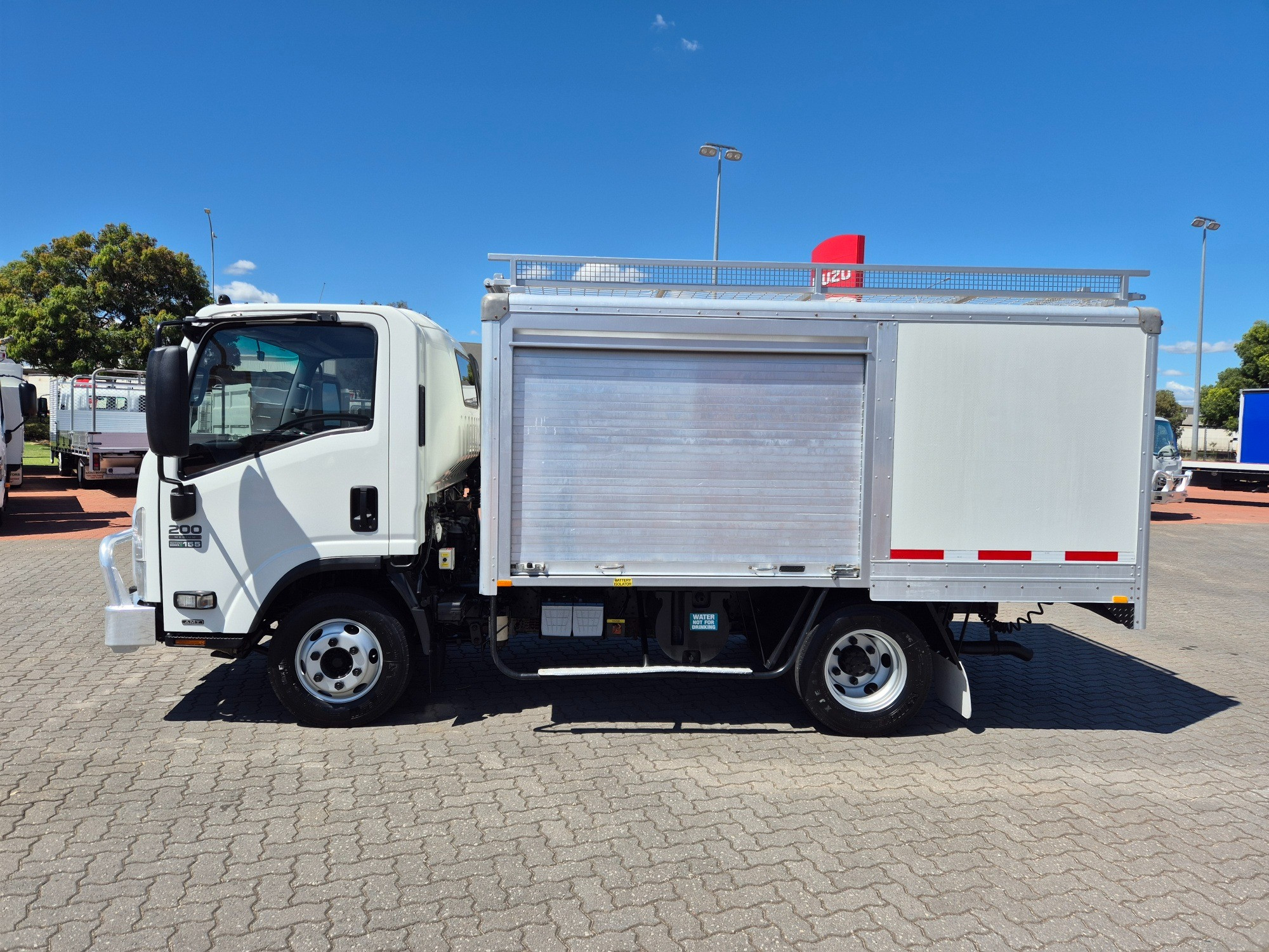 2014 ISUZU NPR NH 200 MEDIUM 6 SP AUTOMATED MANUAL SERVICE BODY