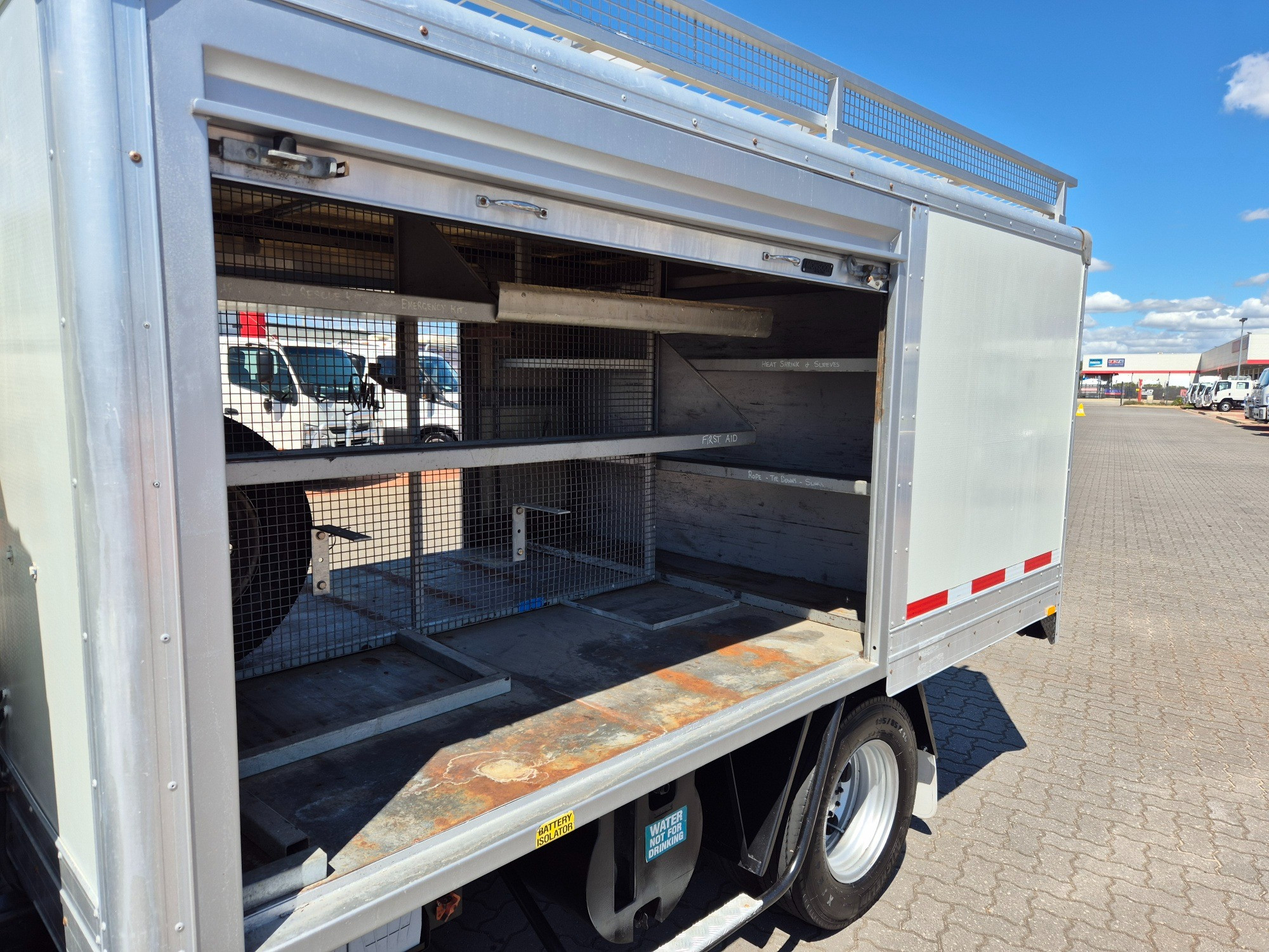 2014 ISUZU NPR NH 200 MEDIUM 6 SP AUTOMATED MANUAL SERVICE BODY