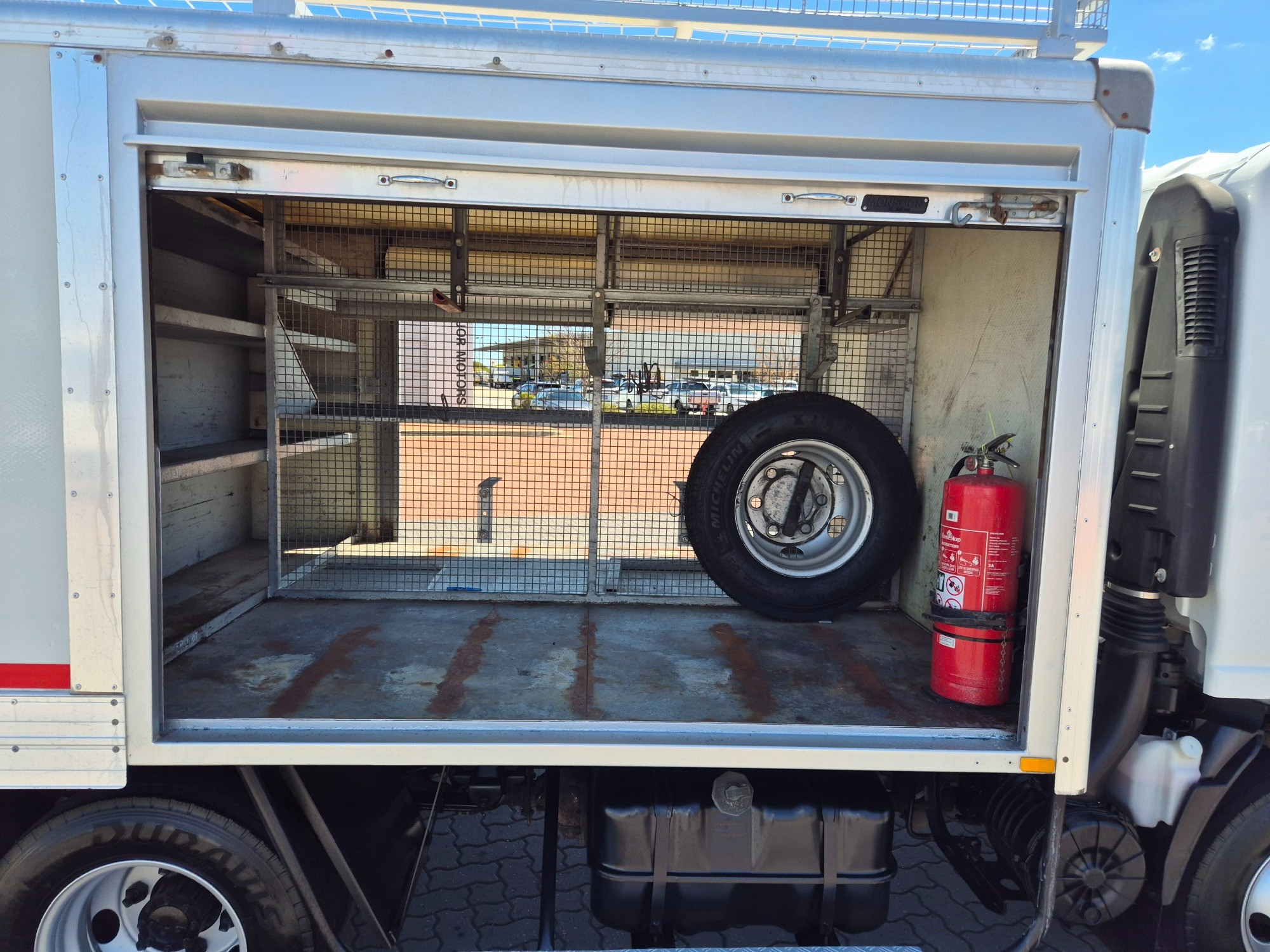 2014 ISUZU NPR NH 200 MEDIUM 6 SP AUTOMATED MANUAL SERVICE BODY