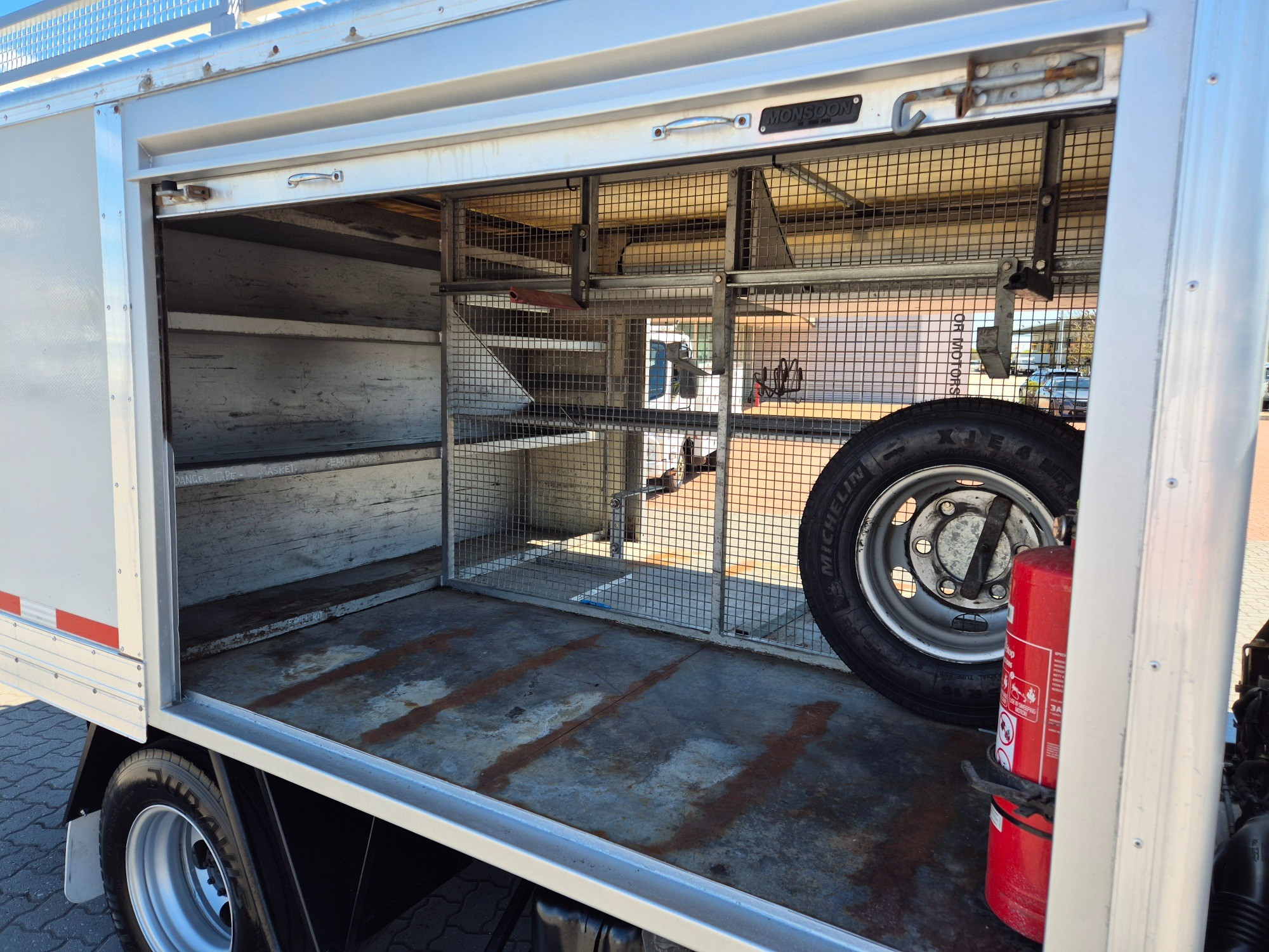 2014 ISUZU NPR NH 200 MEDIUM 6 SP AUTOMATED MANUAL SERVICE BODY