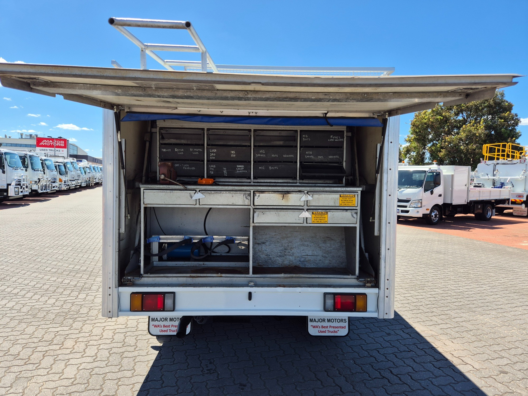 2014 ISUZU NPR NH 200 MEDIUM 6 SP AUTOMATED MANUAL SERVICE BODY