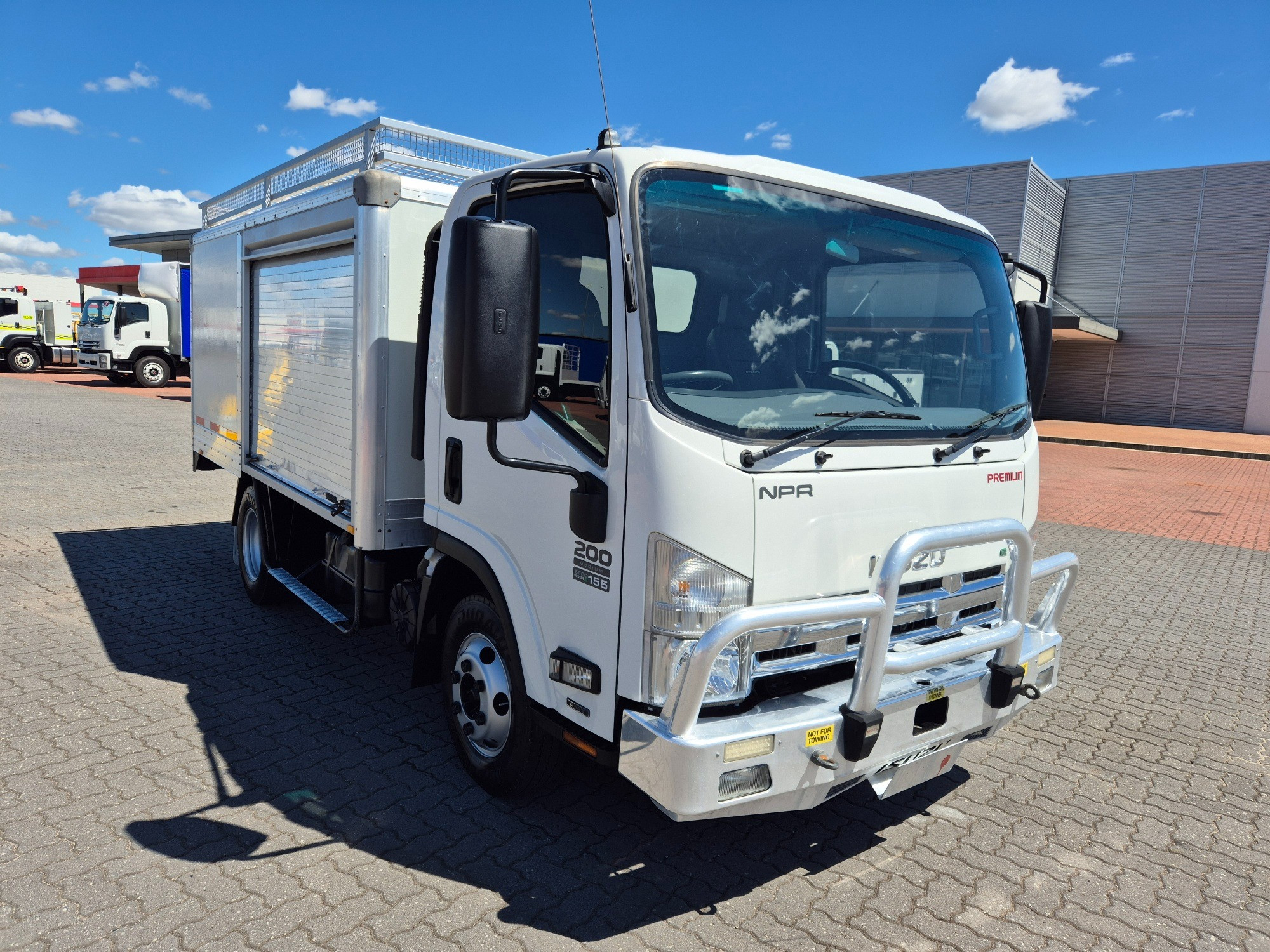 2014 ISUZU NPR NH 200 MEDIUM 6 SP AUTOMATED MANUAL SERVICE BODY