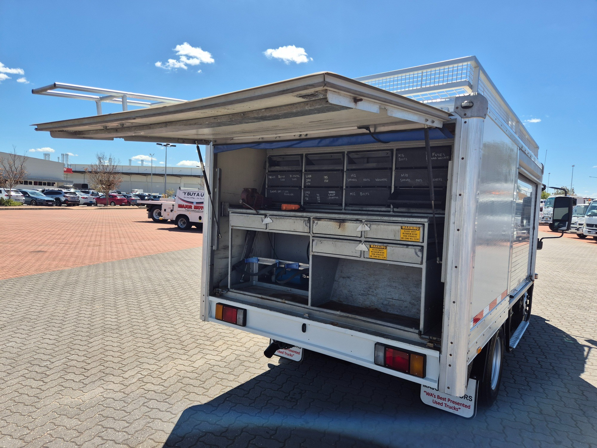 2014 ISUZU NPR NH 200 MEDIUM 6 SP AUTOMATED MANUAL SERVICE BODY