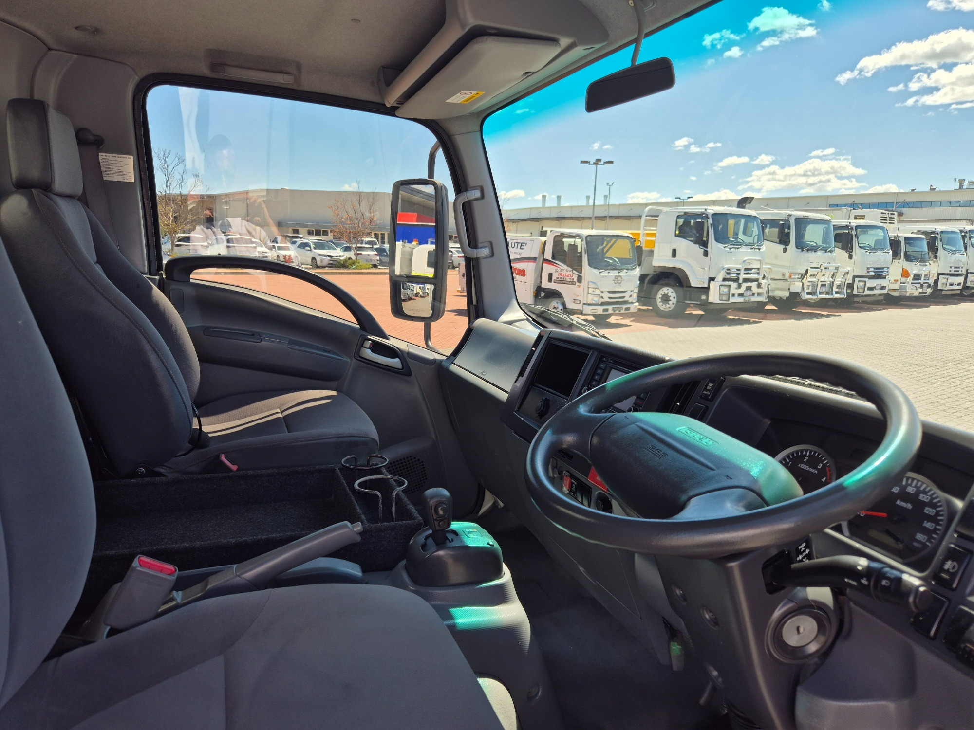 2014 ISUZU NPR NH 200 MEDIUM 6 SP AUTOMATED MANUAL SERVICE BODY