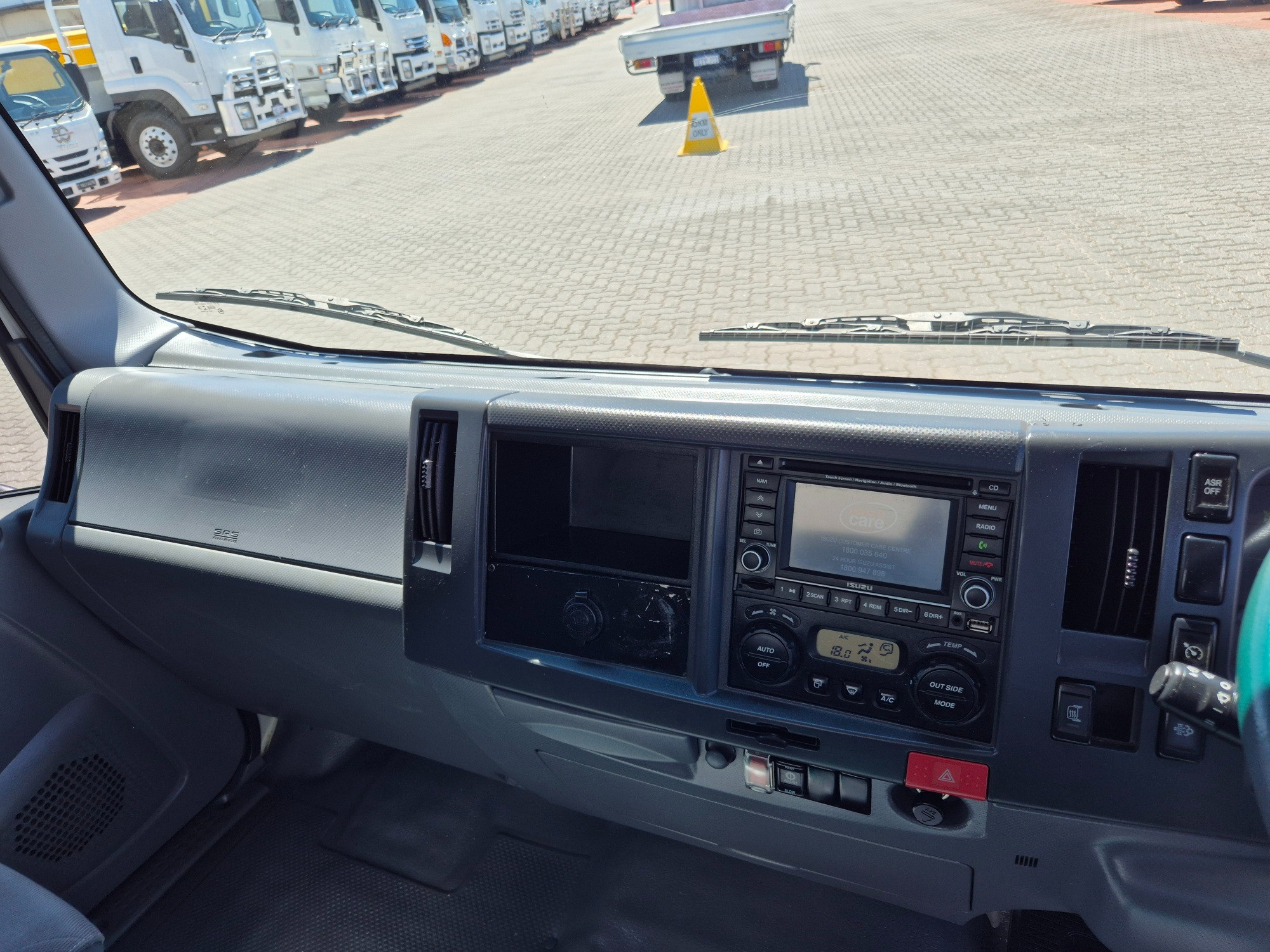 2014 ISUZU NPR NH 200 MEDIUM 6 SP AUTOMATED MANUAL SERVICE BODY