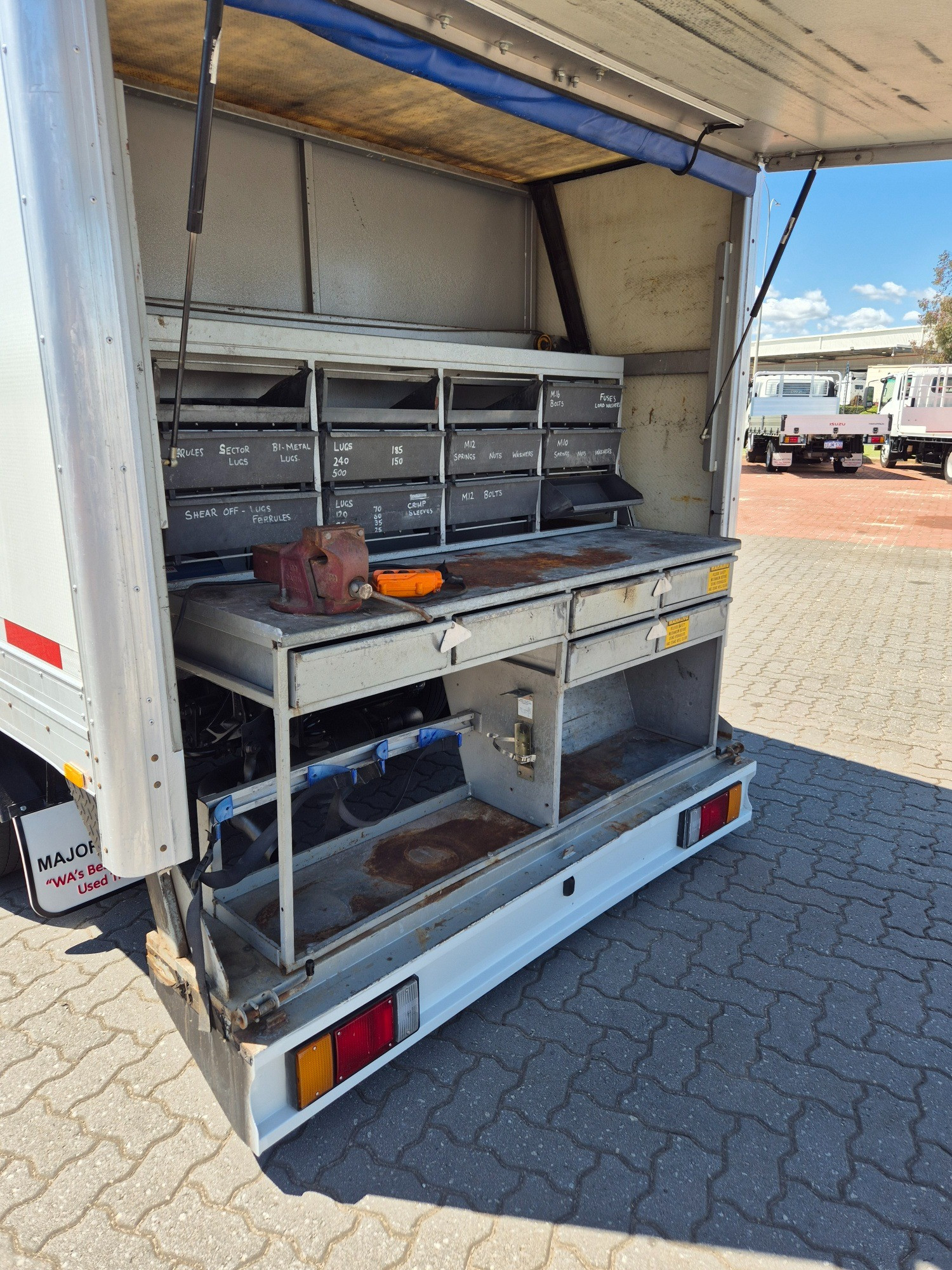 2014 ISUZU NPR NH 200 MEDIUM 6 SP AUTOMATED MANUAL SERVICE BODY
