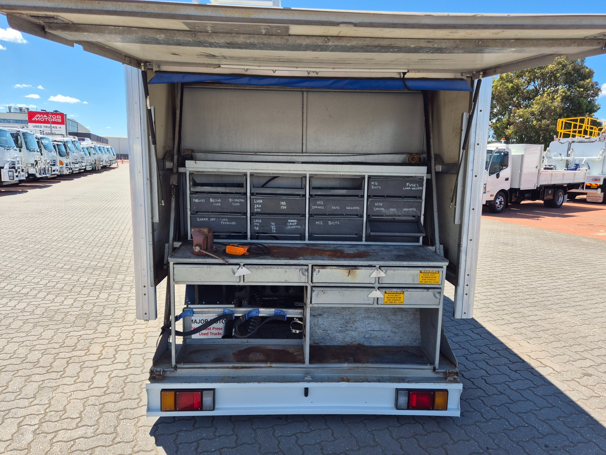 2014 ISUZU NPR NH 200 MEDIUM 6 SP AUTOMATED MANUAL SERVICE BODY