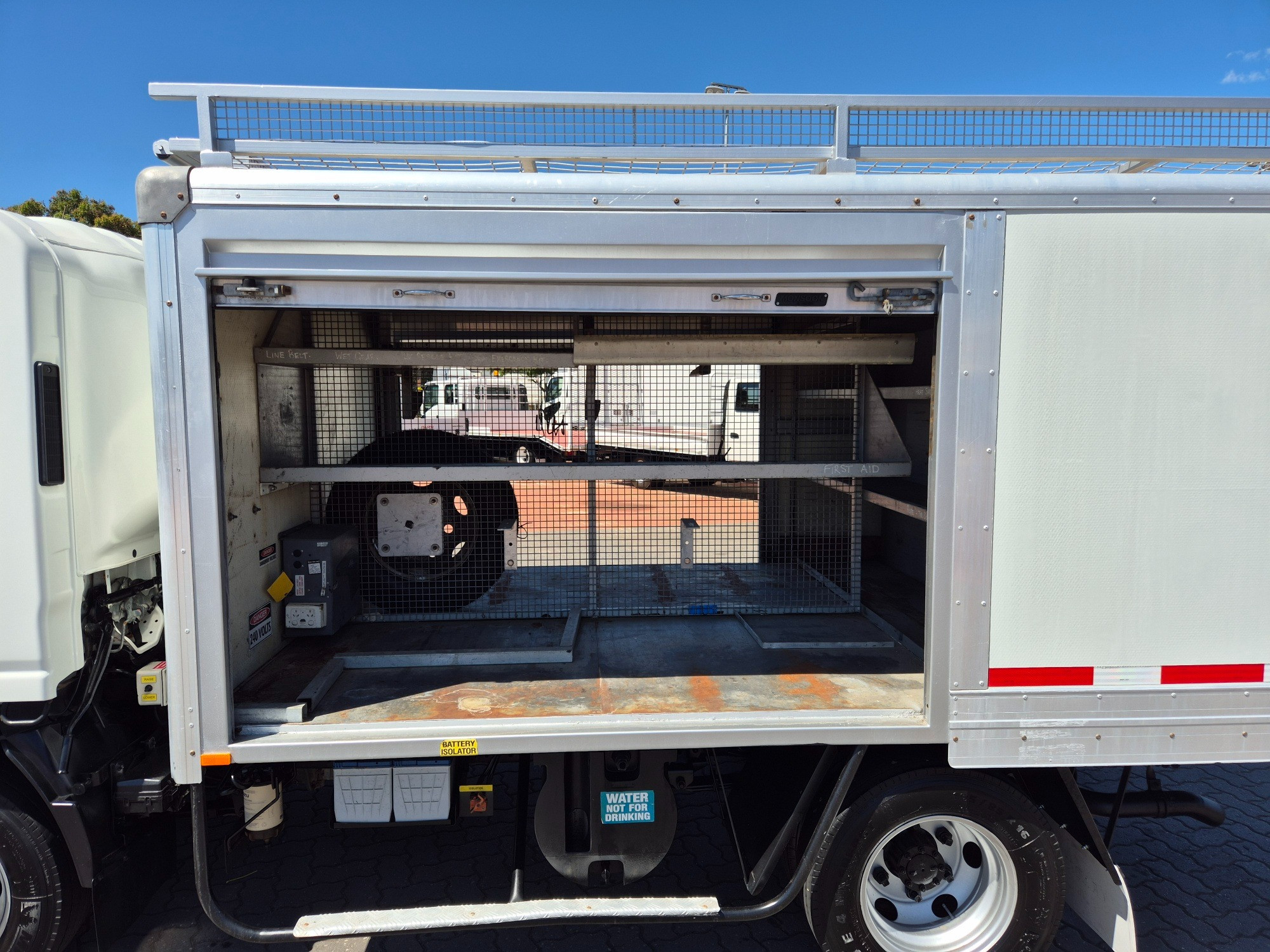2014 ISUZU NPR NH 200 MEDIUM 6 SP AUTOMATED MANUAL SERVICE BODY