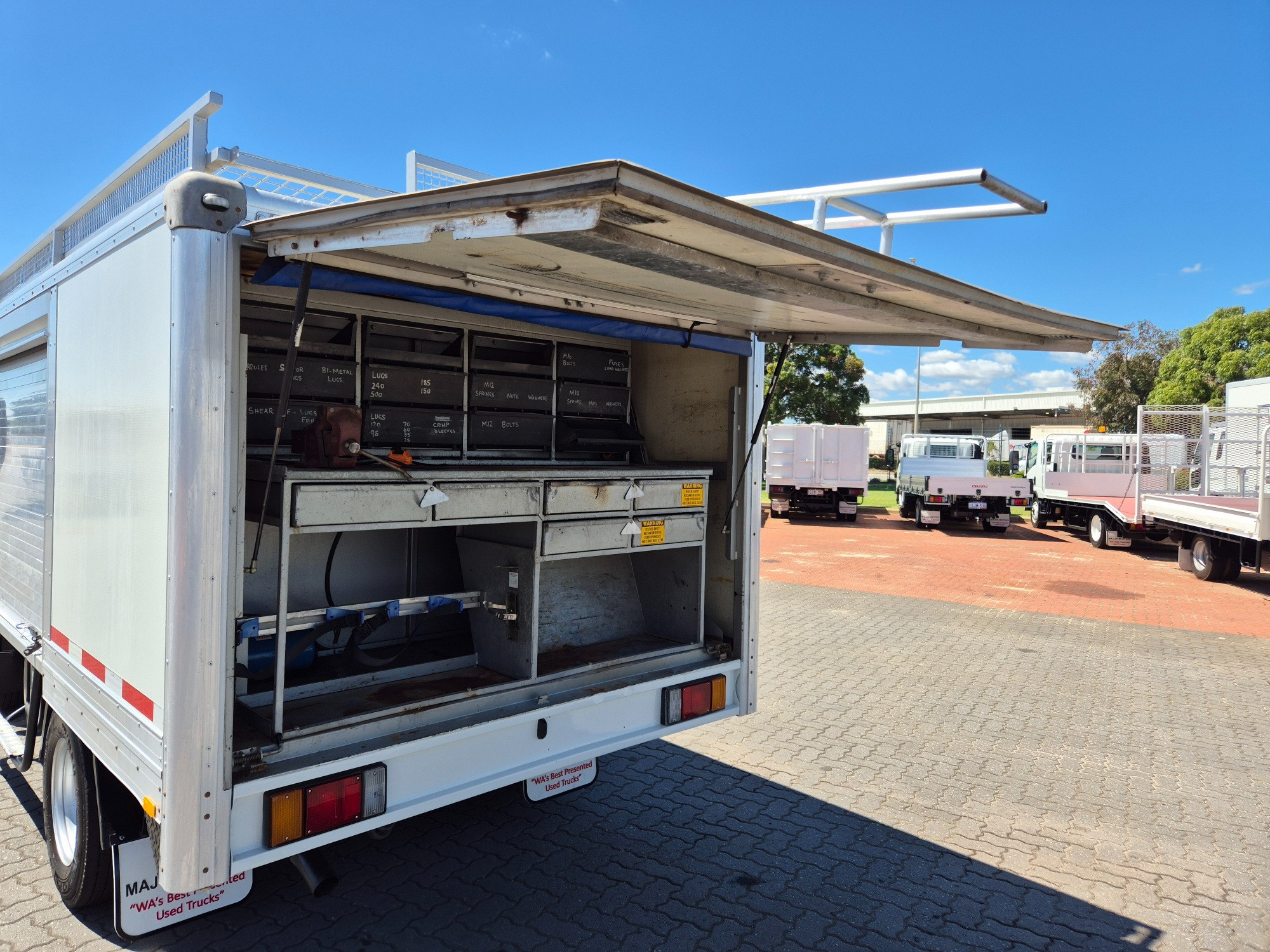 2014 ISUZU NPR NH 200 MEDIUM 6 SP AUTOMATED MANUAL SERVICE BODY