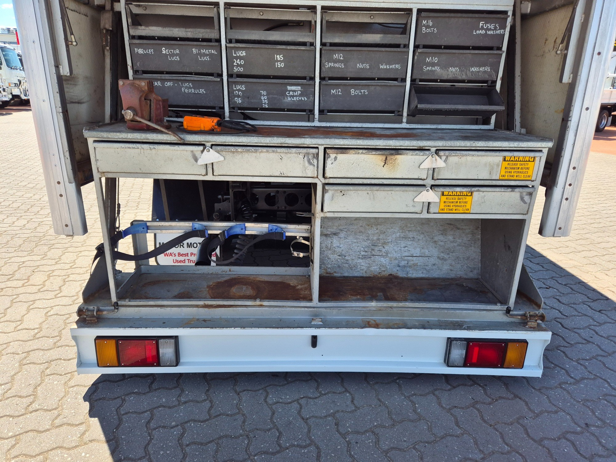 2014 ISUZU NPR NH 200 MEDIUM 6 SP AUTOMATED MANUAL SERVICE BODY