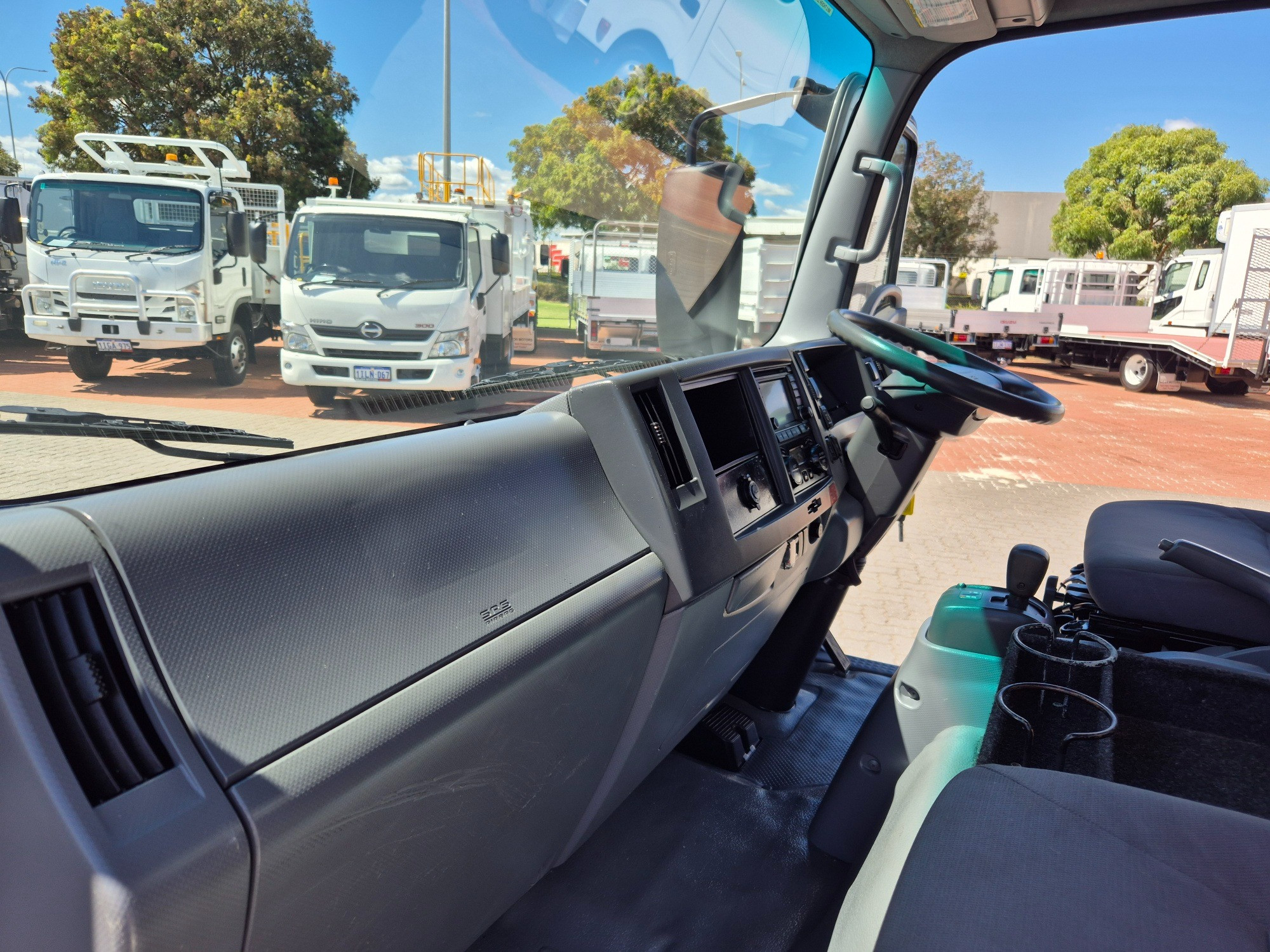 2014 ISUZU NPR NH 200 MEDIUM 6 SP AUTOMATED MANUAL SERVICE BODY