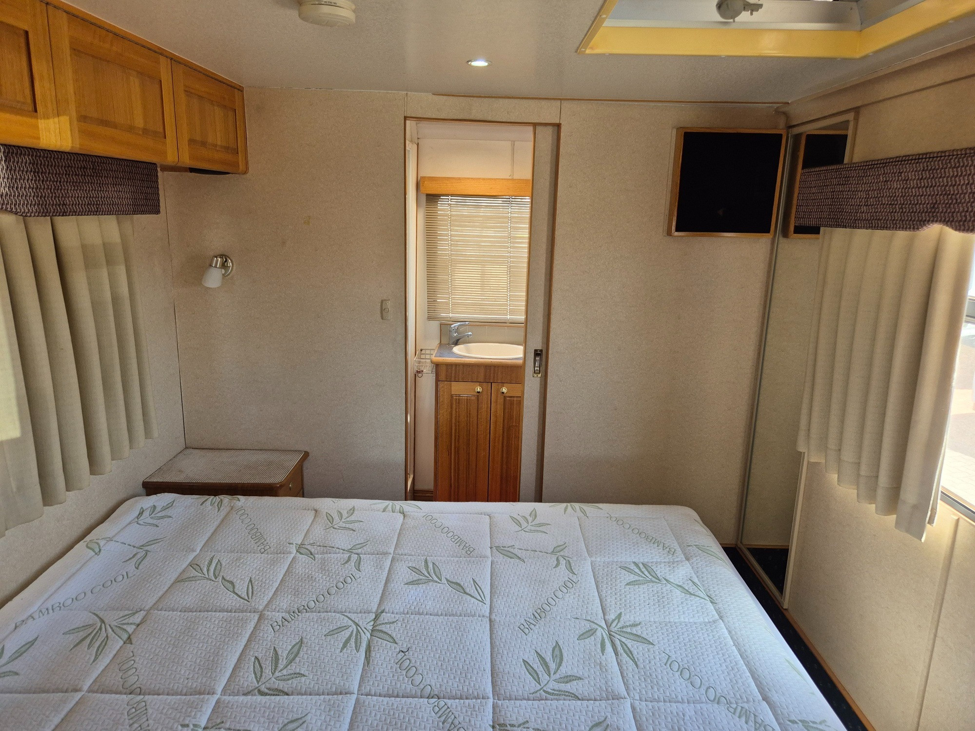 2003 ISUZU SWAGMAN MOTORHOME