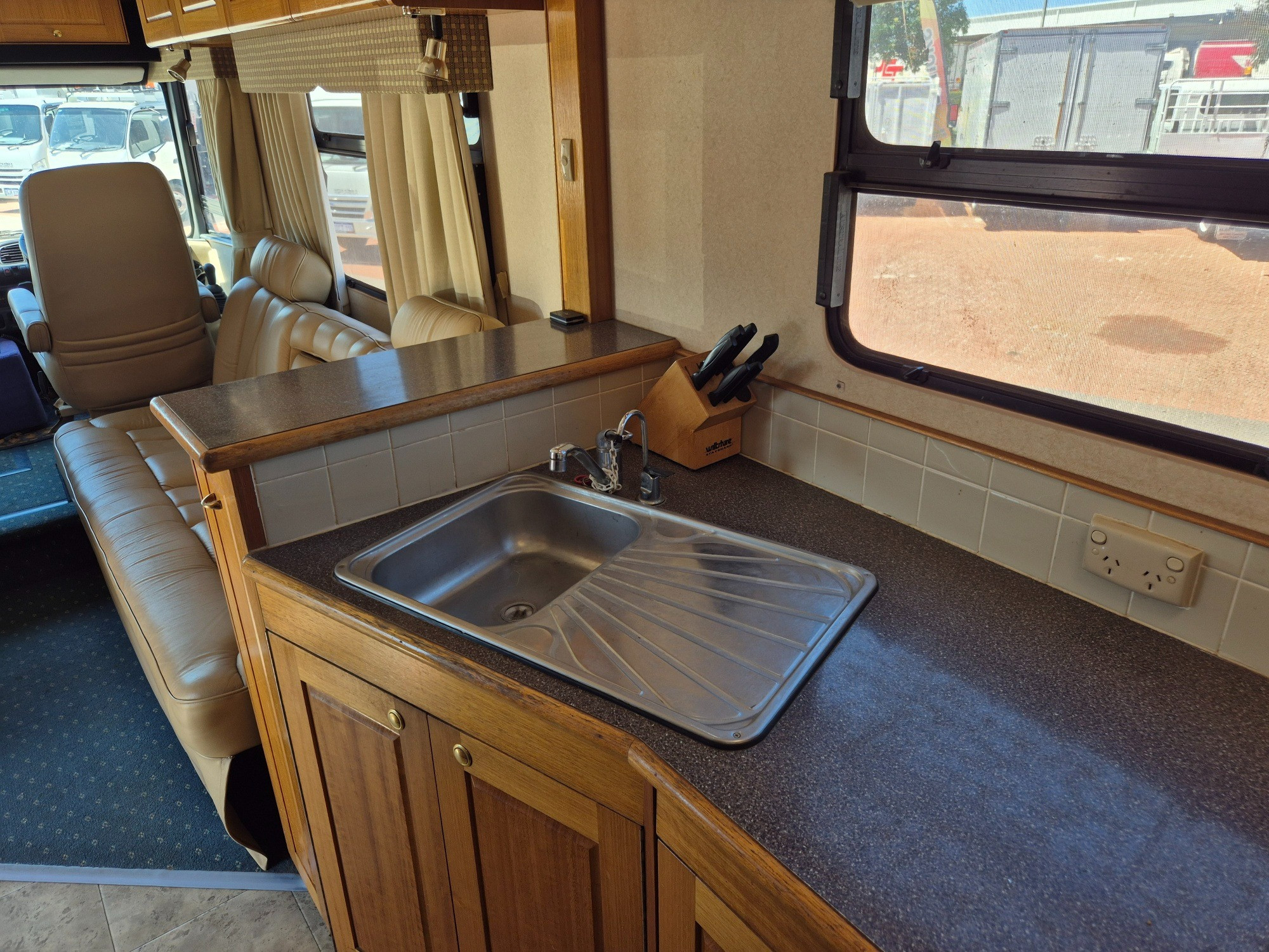 2003 ISUZU SWAGMAN MOTORHOME