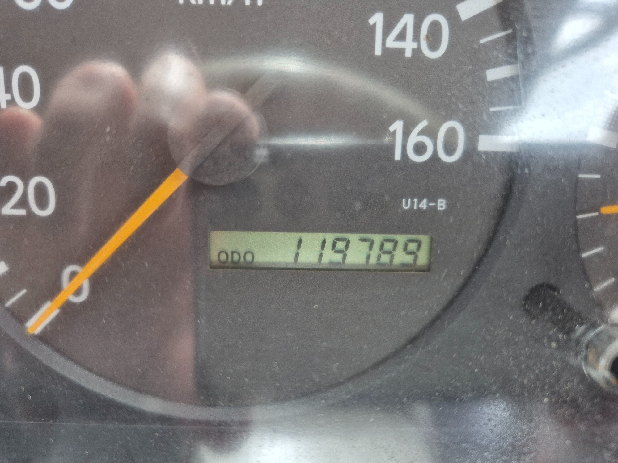 2010 HINO 300 XZU419R 716 3 TON 6 SP MANUAL CREW TRAY