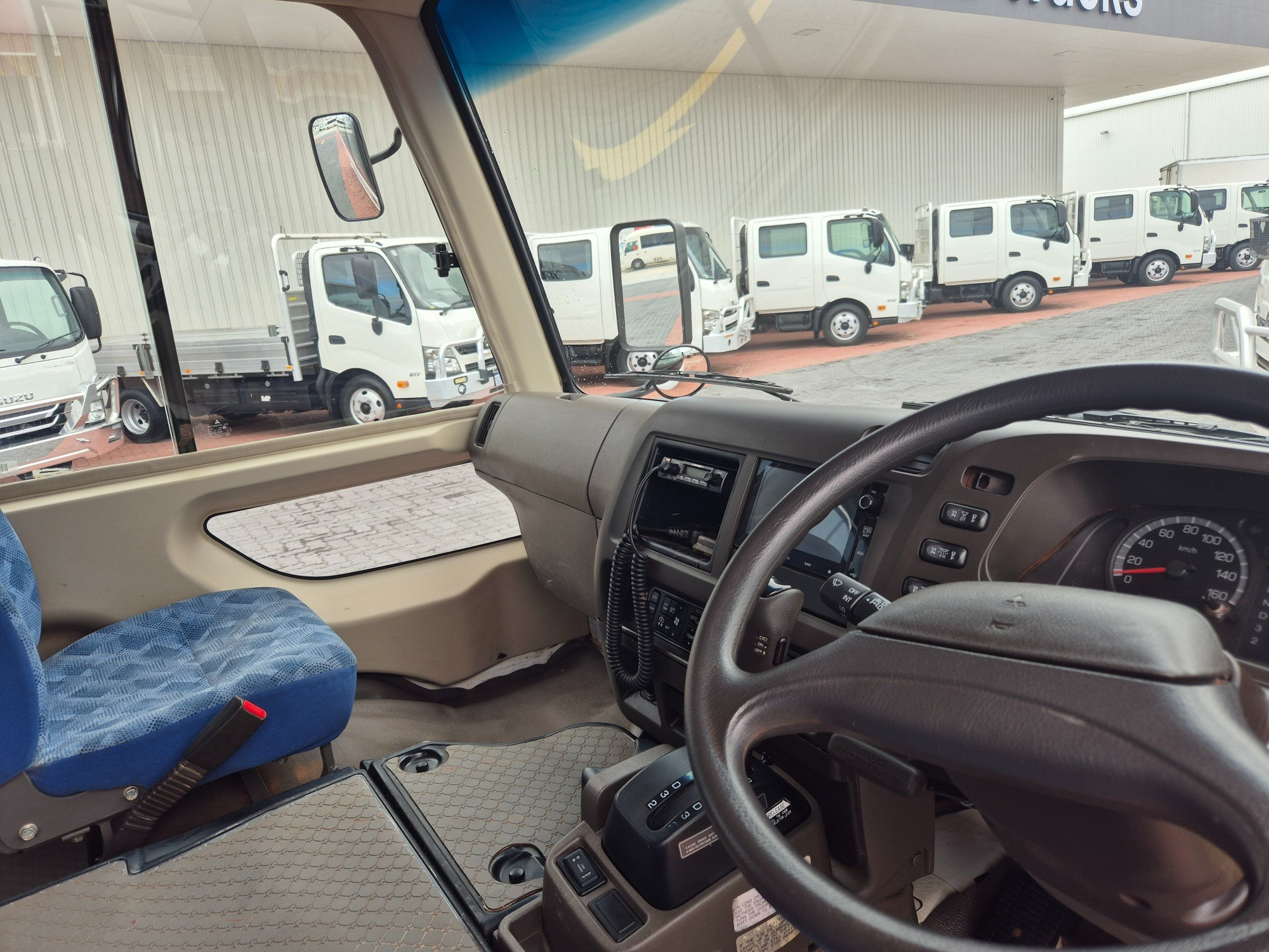 2020 FUSO ROSA DELUXE 25 SEATER AUTOMATIC BUS