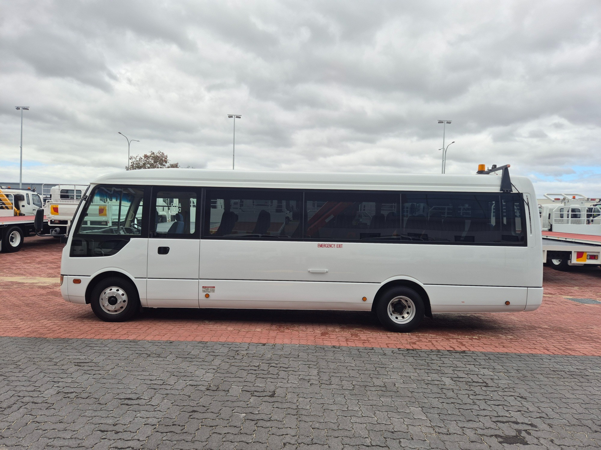 2020 FUSO ROSA DELUXE 25 SEATER AUTOMATIC BUS