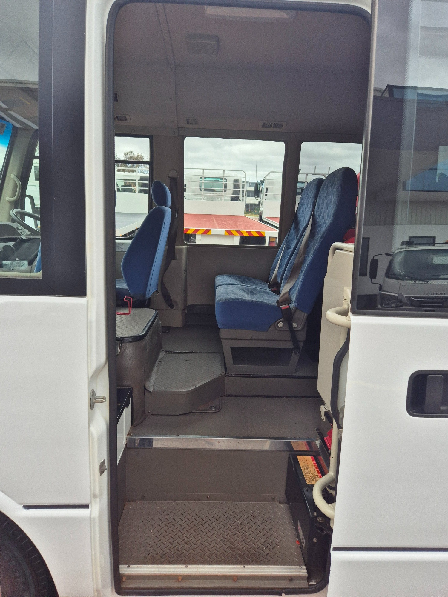 2020 FUSO ROSA DELUXE 25 SEATER AUTOMATIC BUS
