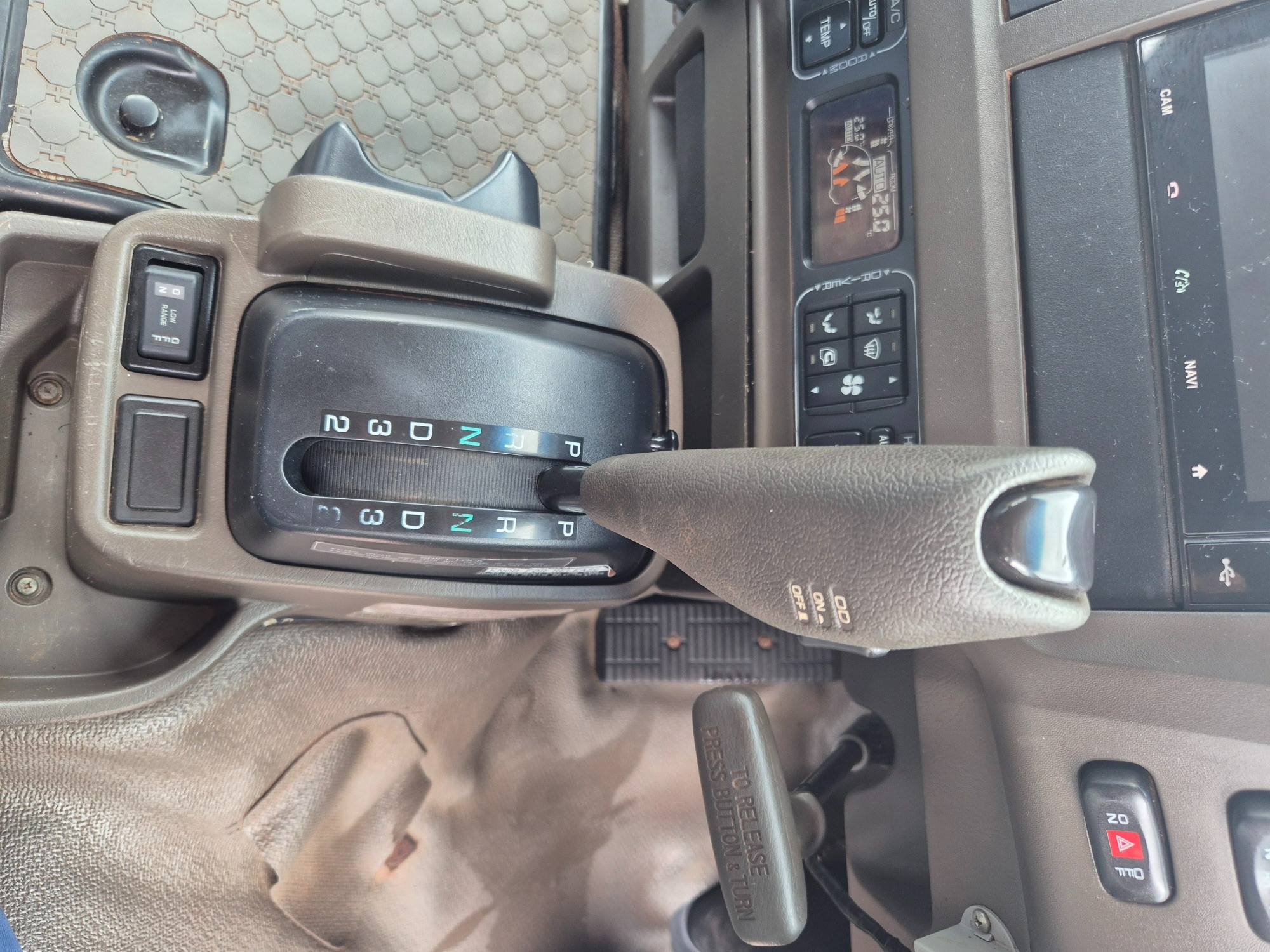 2020 FUSO ROSA DELUXE 25 SEATER AUTOMATIC BUS