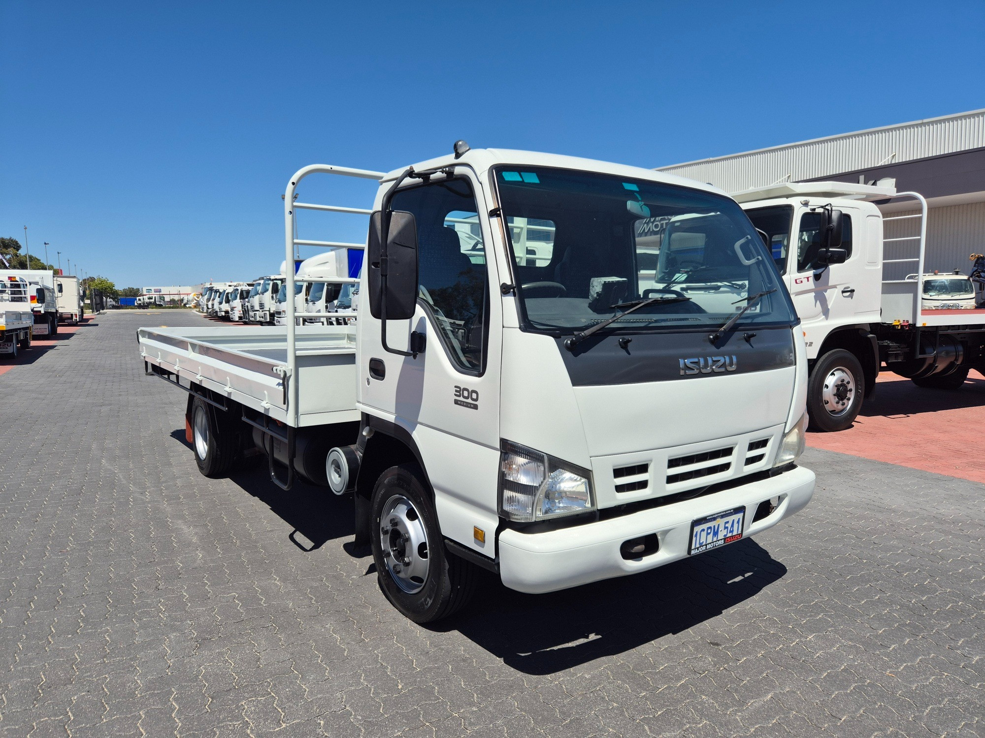 2007 ISUZU NPR N5 300 MEDIUM 5 SP MANUAL TRAY