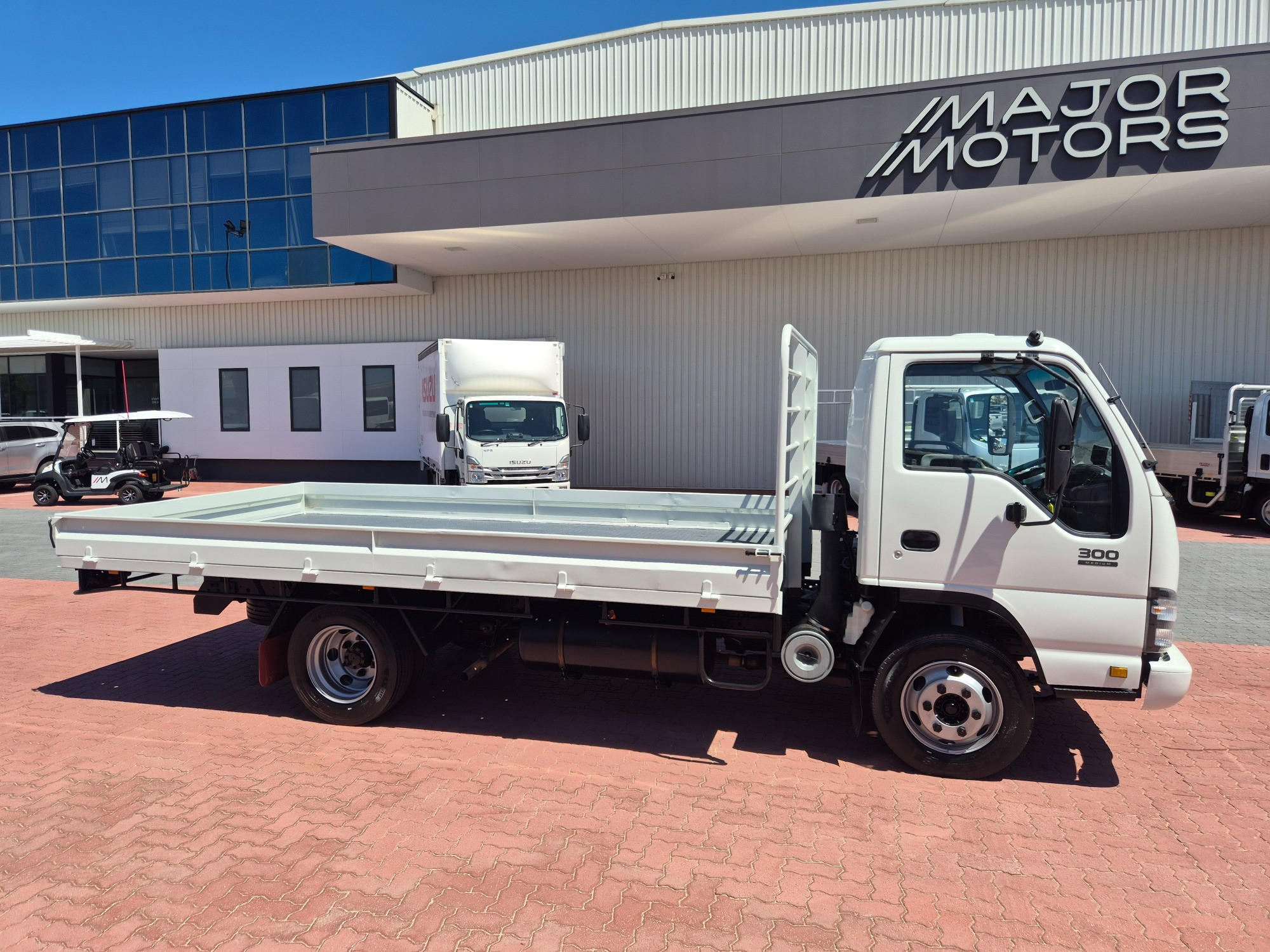 2007 ISUZU NPR N5 300 MEDIUM 5 SP MANUAL TRAY