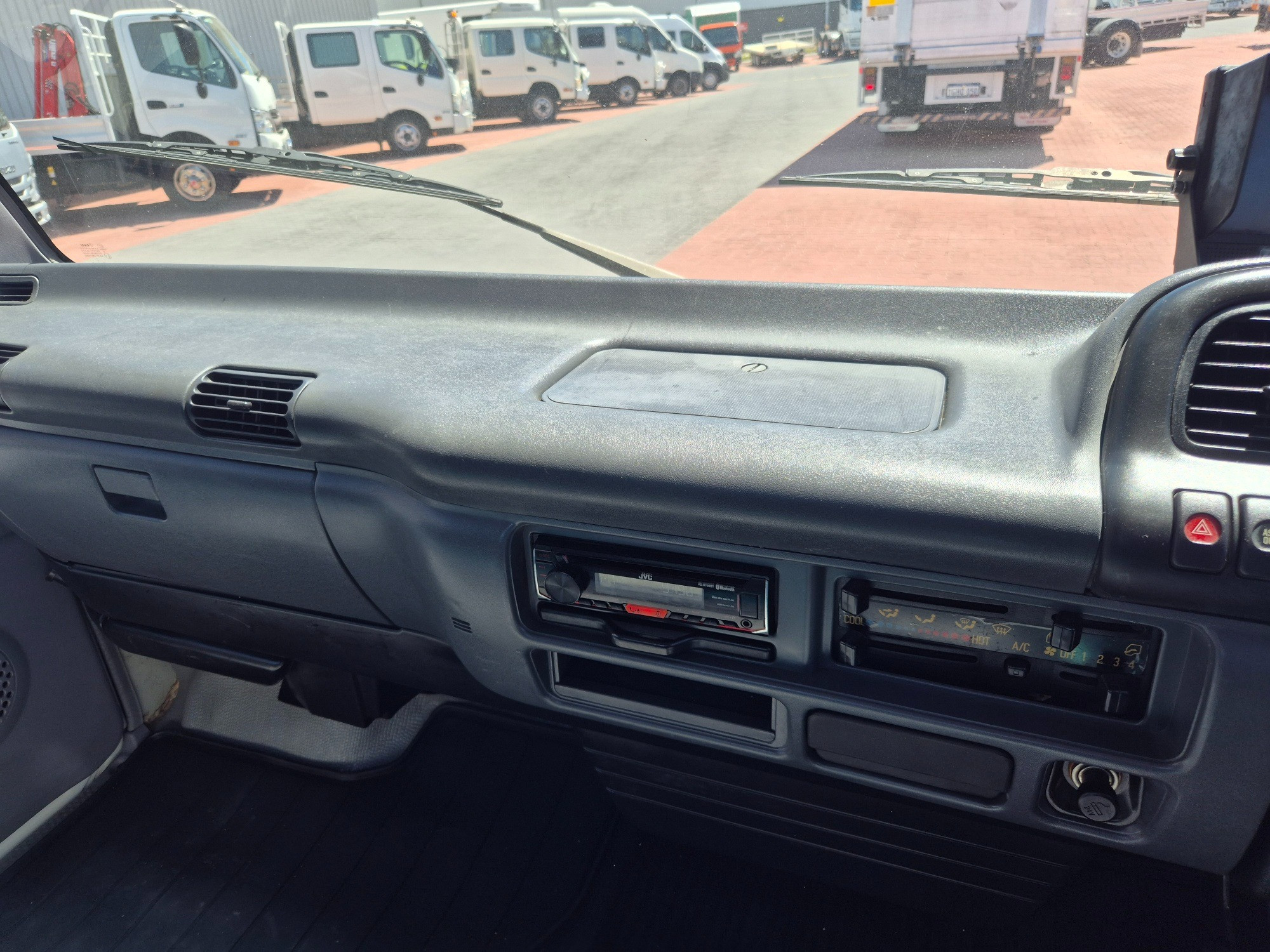 2007 ISUZU NPR N5 300 MEDIUM 5 SP MANUAL TRAY
