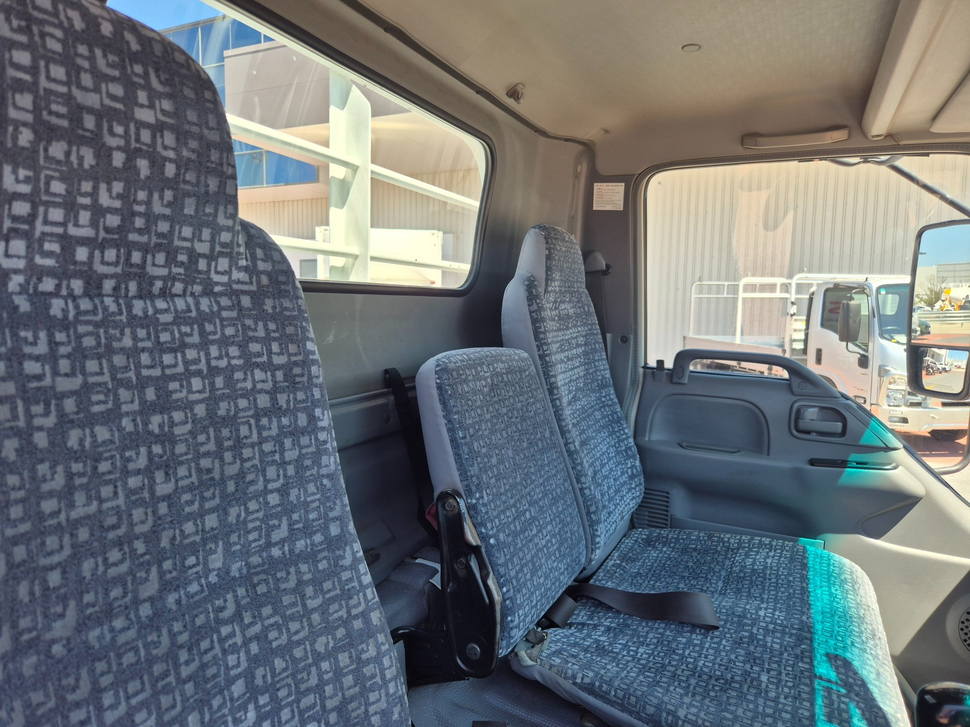 2007 ISUZU NPR N5 300 MEDIUM 5 SP MANUAL TRAY