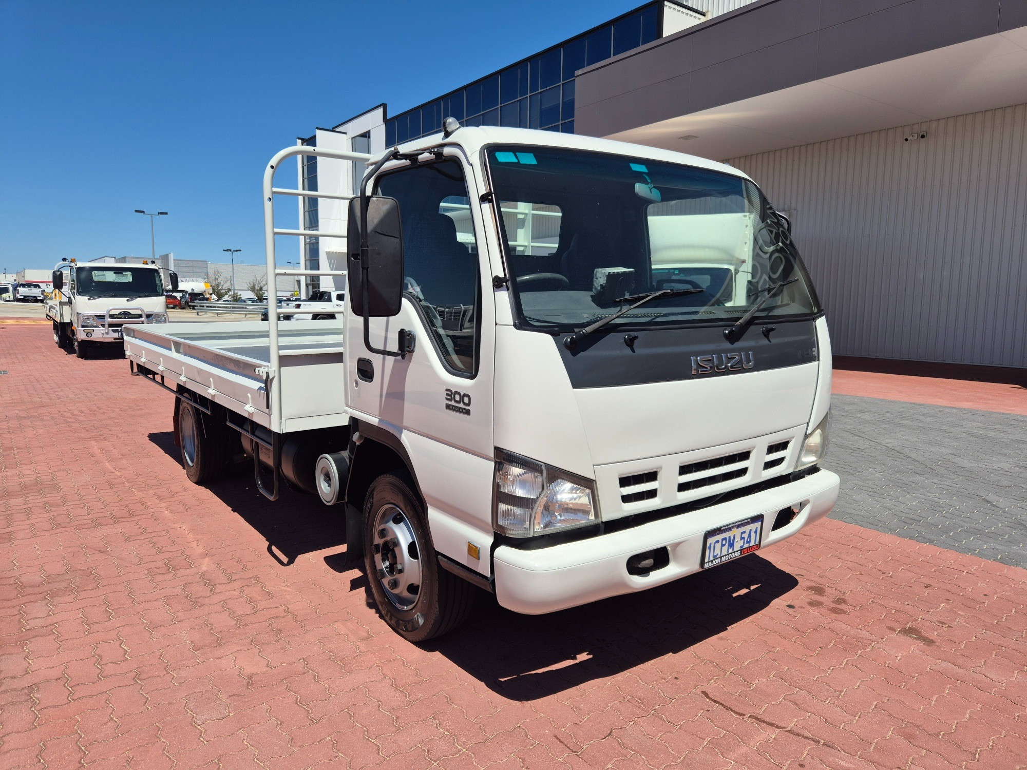 2007 ISUZU NPR N5 300 MEDIUM 5 SP MANUAL TRAY
