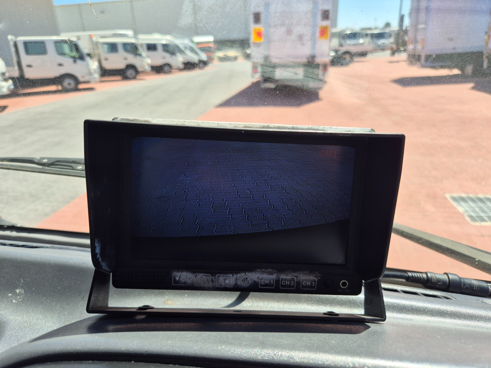 2007 ISUZU NPR N5 300 MEDIUM 5 SP MANUAL TRAY