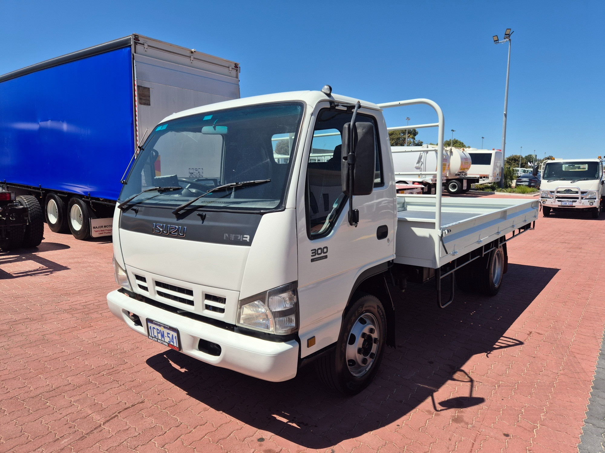 2007 ISUZU NPR N5 300 MEDIUM 5 SP MANUAL TRAY