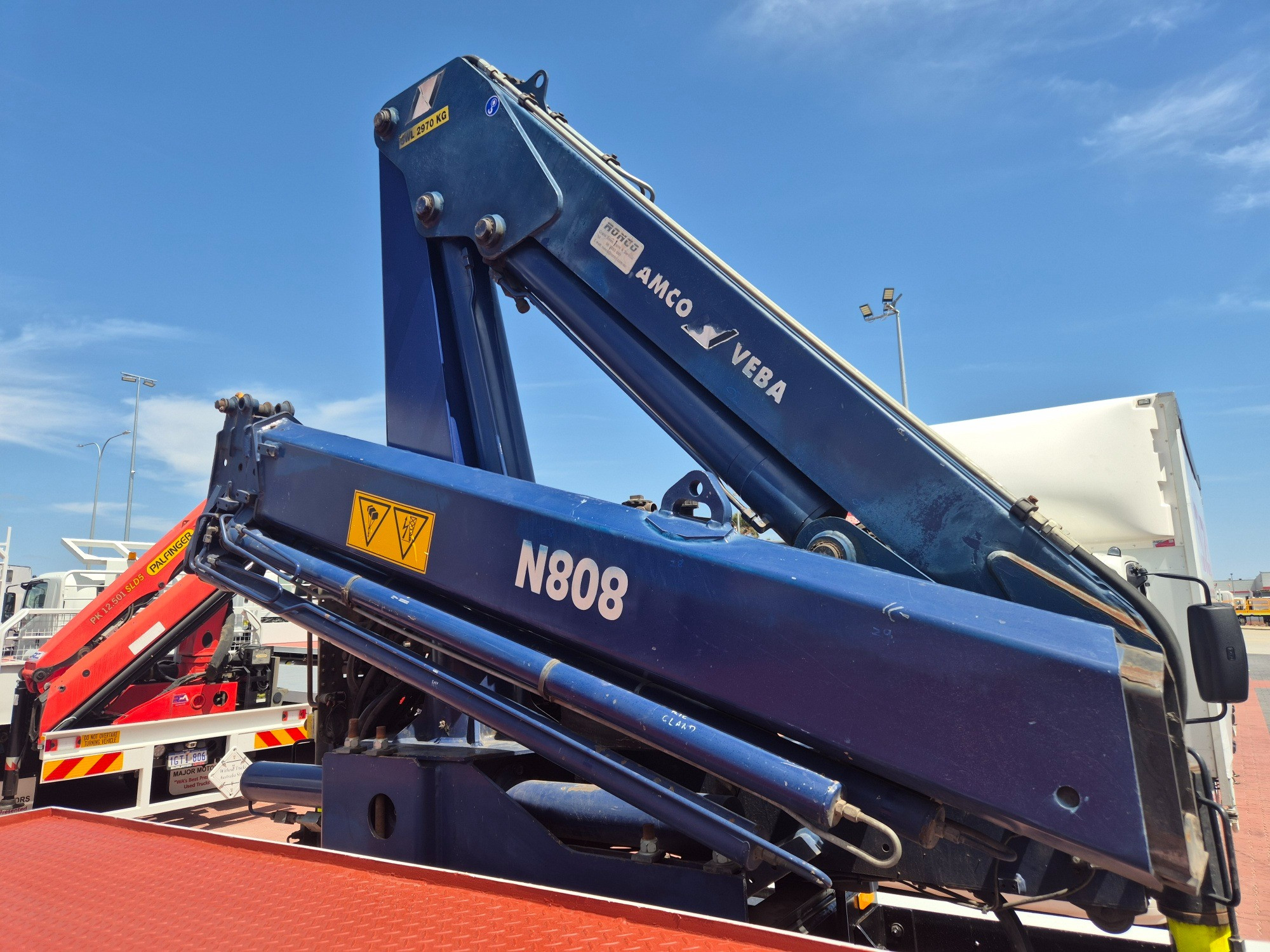 2009 HINO 500 GT8J 1322 LONG (4x4) 6 SP MANUAL TRAY & CRANE