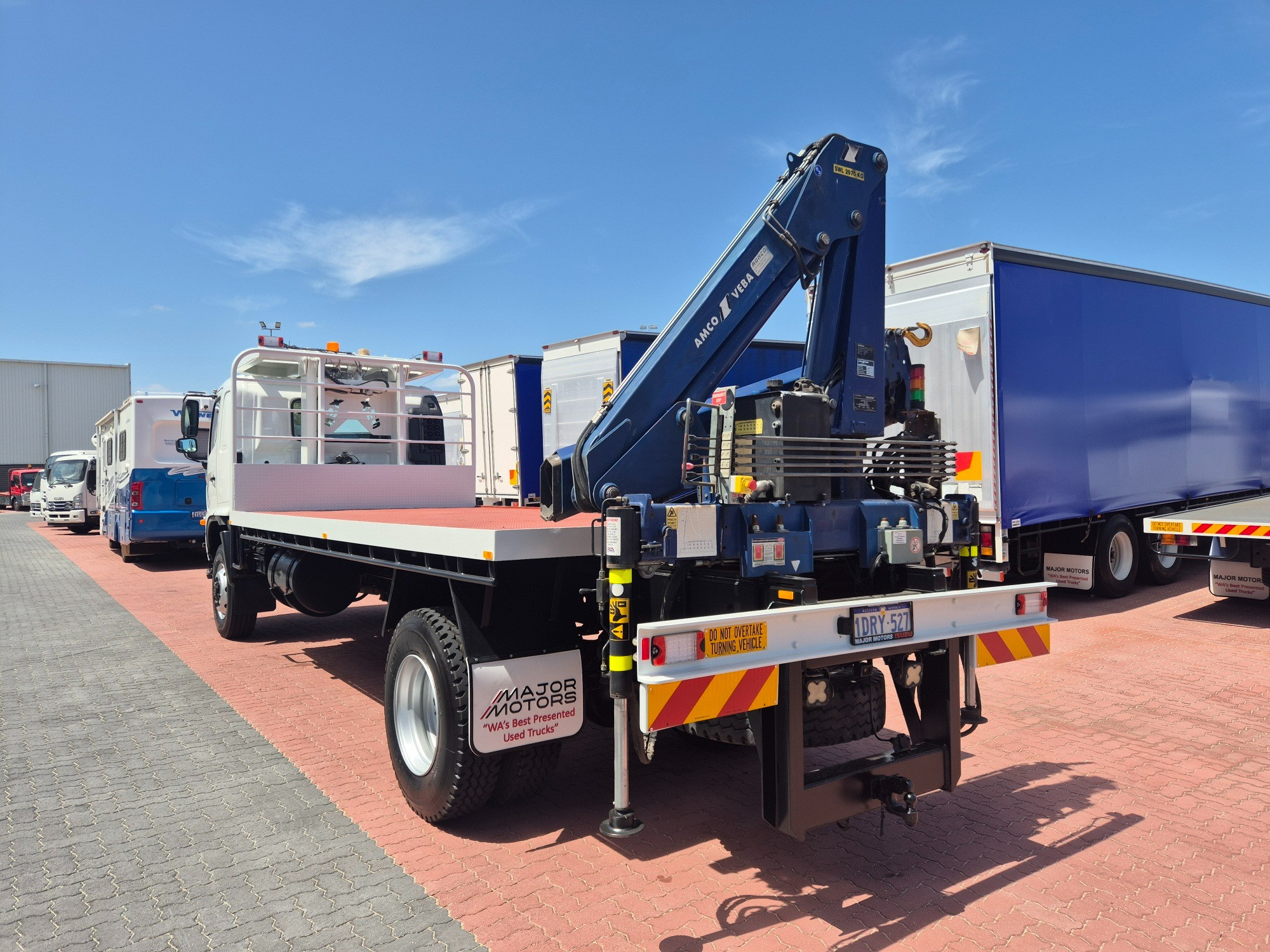 2009 HINO 500 GT8J 1322 LONG (4x4) 6 SP MANUAL TRAY & CRANE