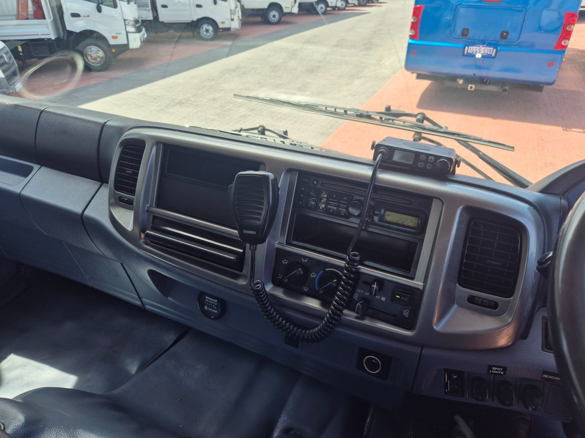 2009 HINO 500 GT8J 1322 LONG (4x4) 6 SP MANUAL TRAY & CRANE