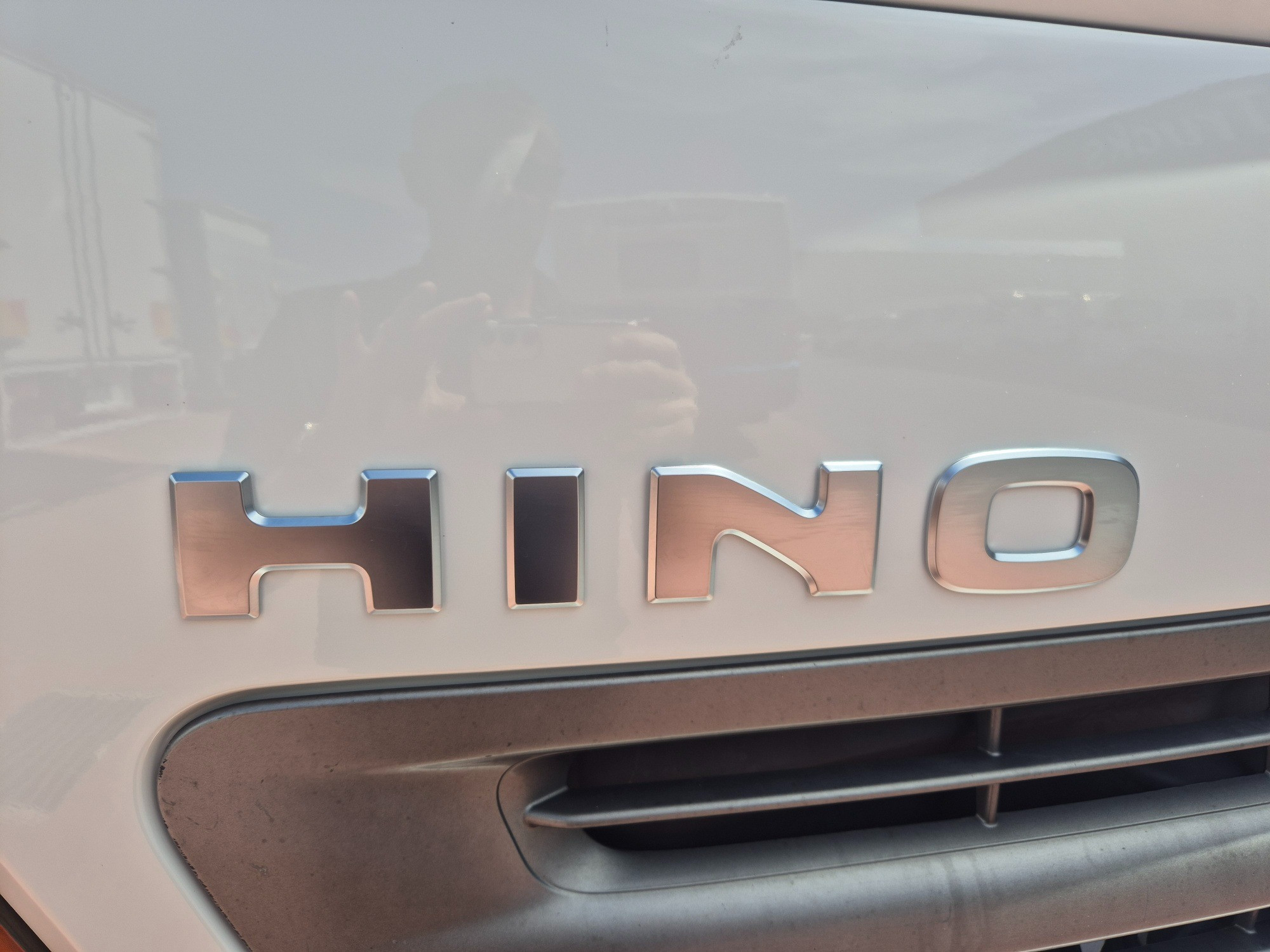 2009 HINO 500 GT8J 1322 LONG (4x4) 6 SP MANUAL TRAY & CRANE