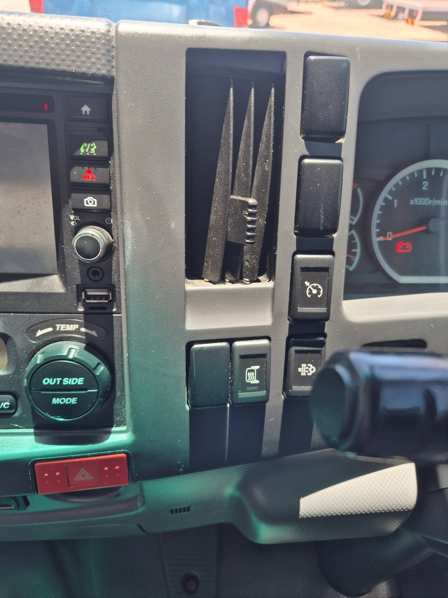 2015 ISUZU FVD FH MY11 1000 AUTO 6 SP AUTOMATIC VAN AND TAIL.LIFT
