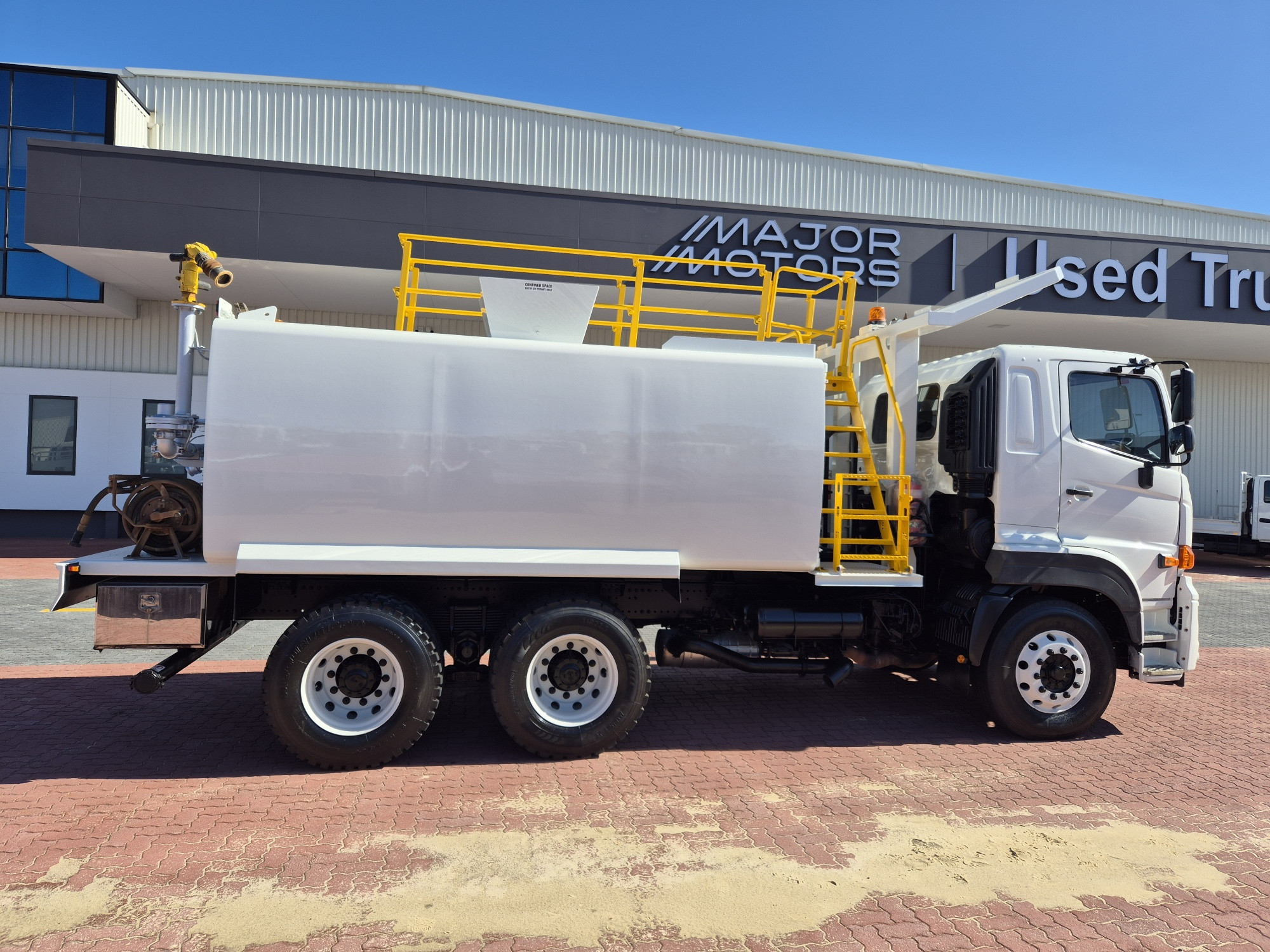 2020 HINO 500 FM8J FM2628 MEDIUM 6 SP AUTO WATER TRUCK
